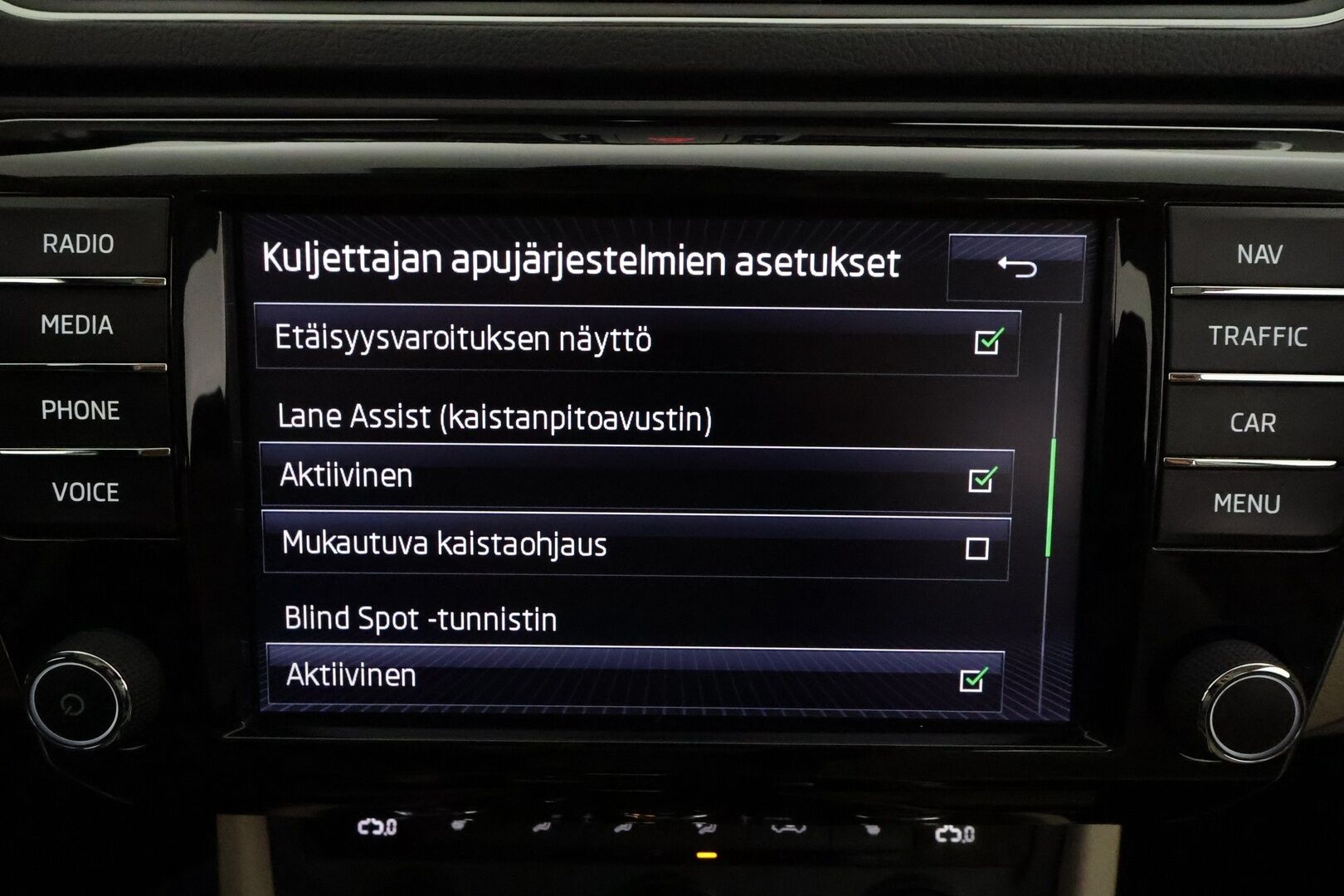 Skoda Superb 2017 Combi 2,0 TSI 280 4x4 L&K DSG *ACC / Webasto / Panorama / Muistipenkki / Ilmastoidut nahat / Navi / P.tutkat / Canton* - Suomi-auto / Kahdet renkaat aluvanteilla
