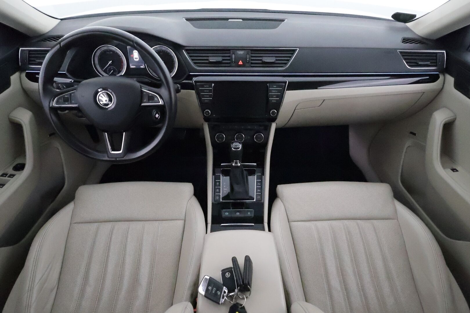 Skoda Superb 2017 Combi 2,0 TSI 280 4x4 L&K DSG *ACC / Webasto / Panorama / Muistipenkki / Ilmastoidut nahat / Navi / P.tutkat / Canton* - Suomi-auto / Kahdet renkaat aluvanteilla
