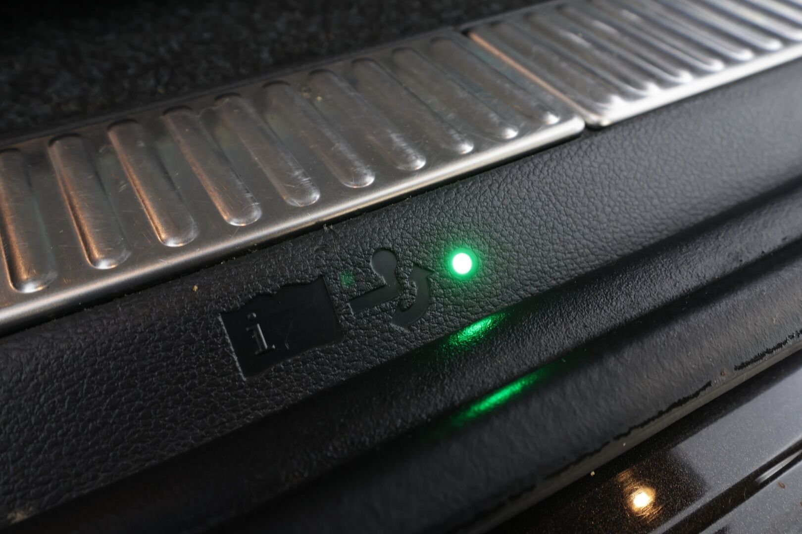 Skoda Superb 2017 Combi 2,0 TDI 190 L&K DSG * Webasto / Koukku / ACC / Panorama / Xenon / P.Kamera / Ilmastoitu Muistipenkki / Navi * - Canton / Kaistavahti / Suomi-auto / Kahdet renkaat - HULLU BLACKWEEK KORKOTARJOUS 2,49%