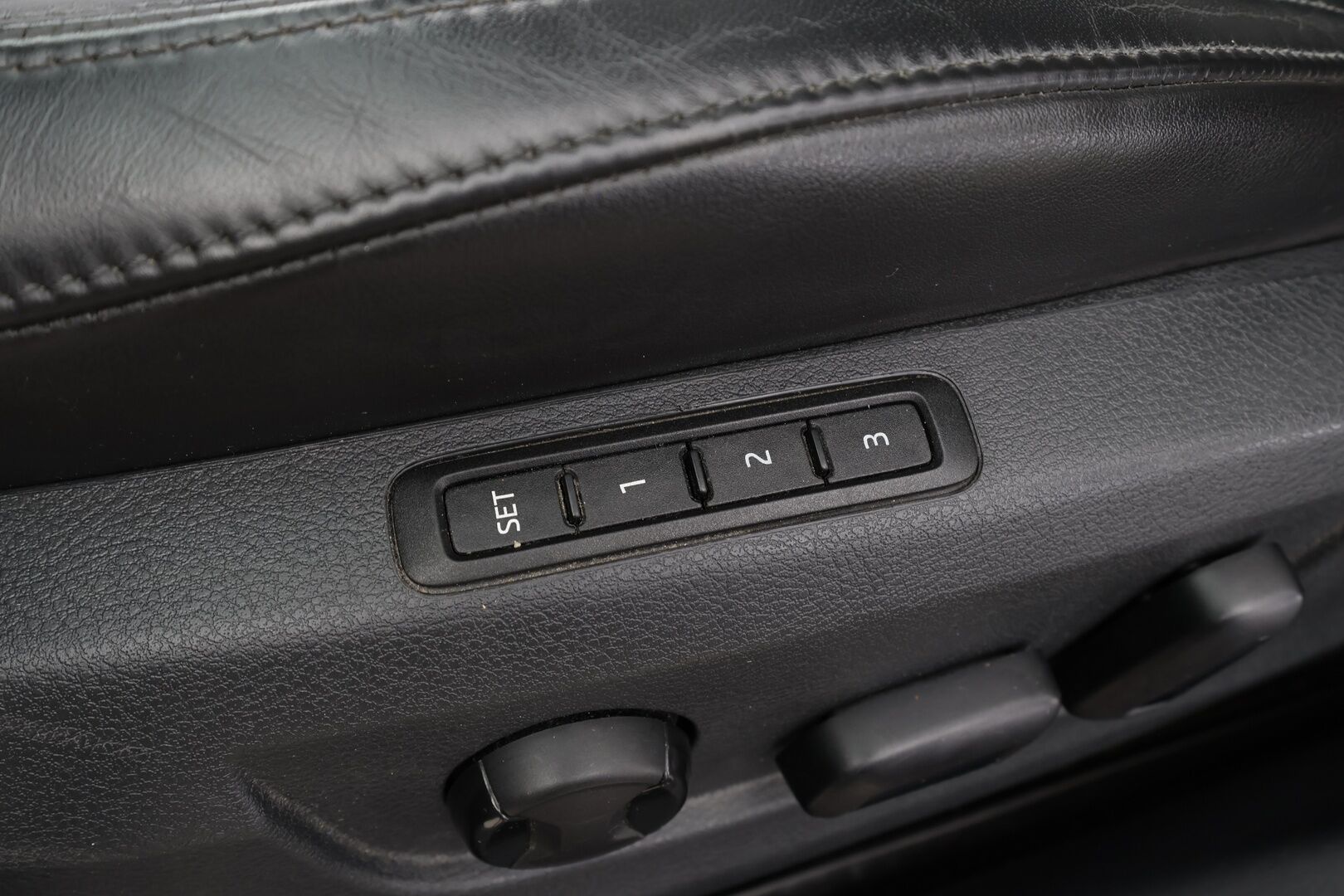 Skoda Superb 2017 Combi 2,0 TDI 190 L&K DSG * Webasto / Koukku / ACC / Panorama / Xenon / P.Kamera / Ilmastoitu Muistipenkki / Navi * - Canton / Kaistavahti / Suomi-auto / Kahdet renkaat - HULLU BLACKWEEK KORKOTARJOUS 2,49%