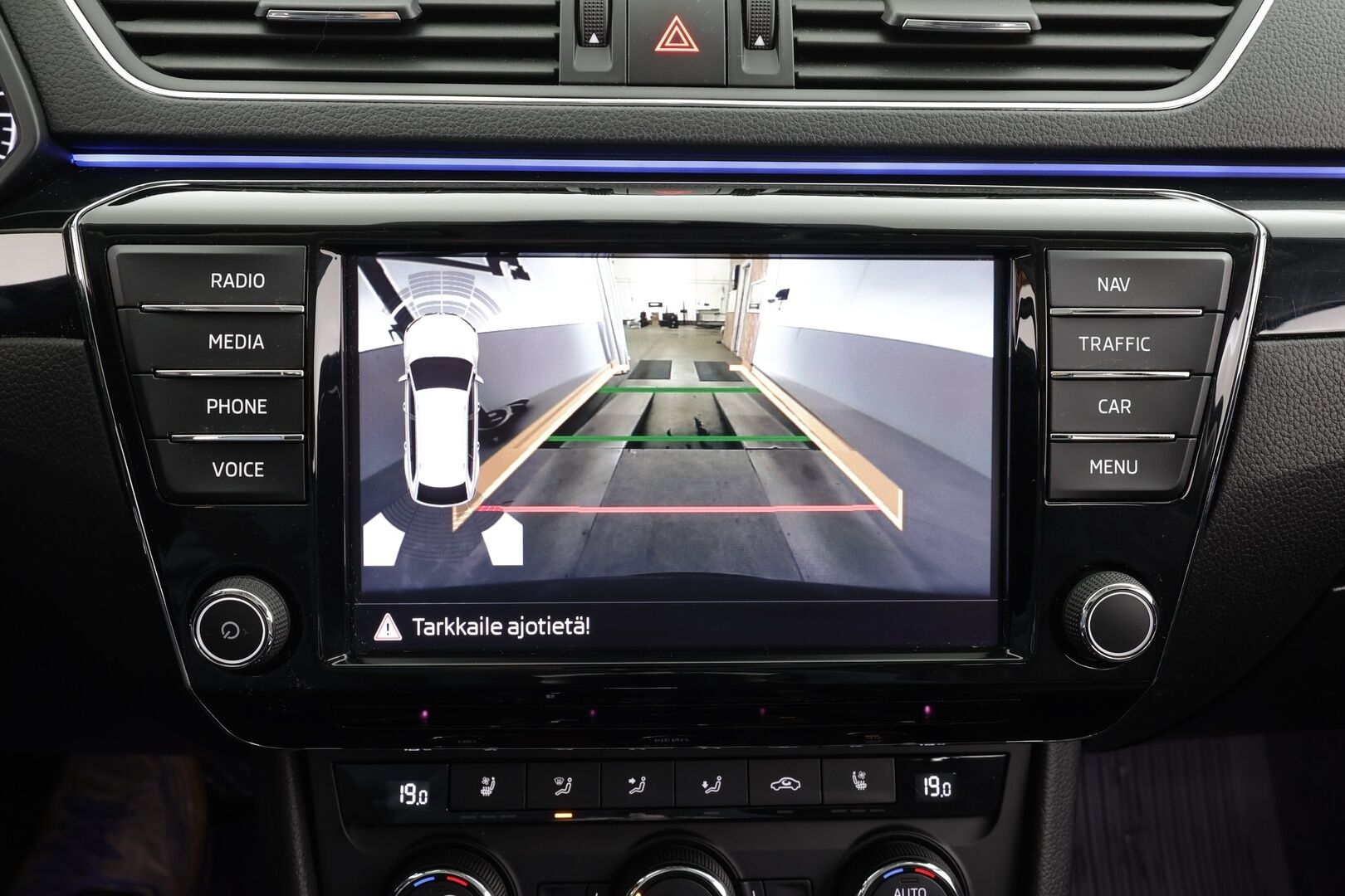 Skoda Superb 2017 Combi 2,0 TDI 190 L&K DSG * Webasto / Koukku / ACC / Panorama / Xenon / P.Kamera / Ilmastoitu Muistipenkki / Navi * - Canton / Kaistavahti / Suomi-auto / Kahdet renkaat - HULLU BLACKWEEK KORKOTARJOUS 2,49%