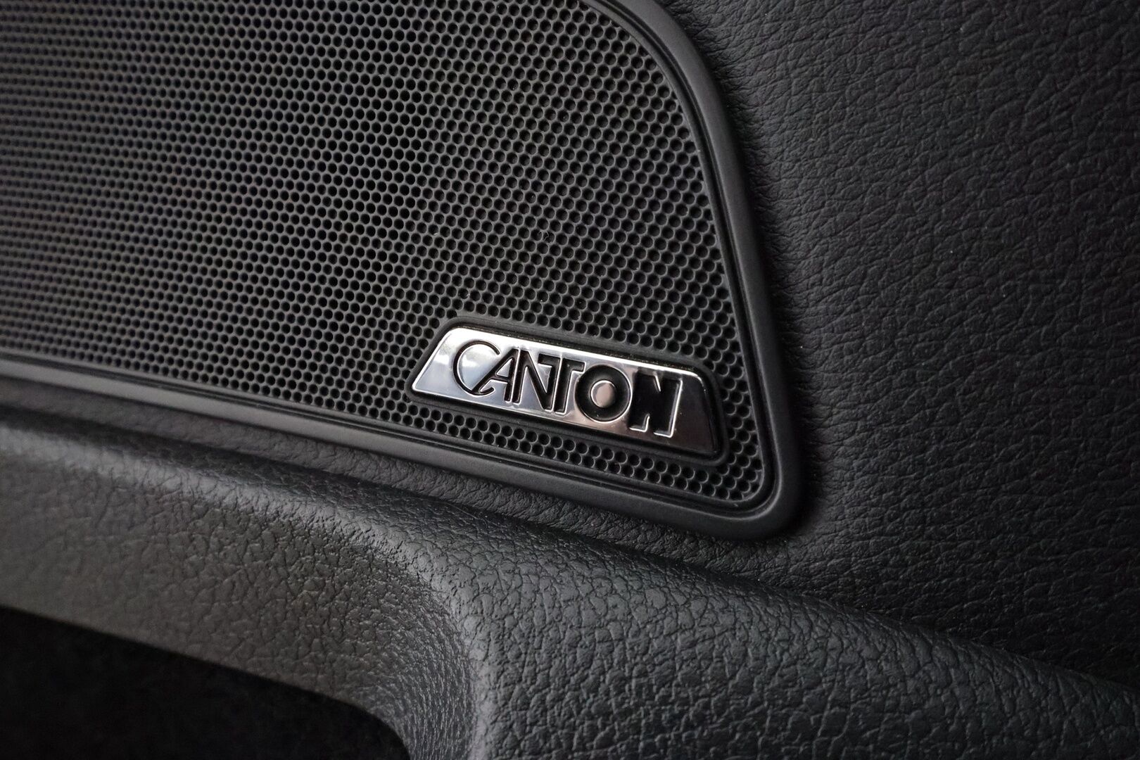 Skoda Superb 2017 Combi 2,0 TDI 190 L&K DSG * Webasto / Koukku / ACC / Panorama / Xenon / P.Kamera / Ilmastoitu Muistipenkki / Navi * - Canton / Kaistavahti / Suomi-auto / Kahdet renkaat - HULLU BLACKWEEK KORKOTARJOUS 2,49%