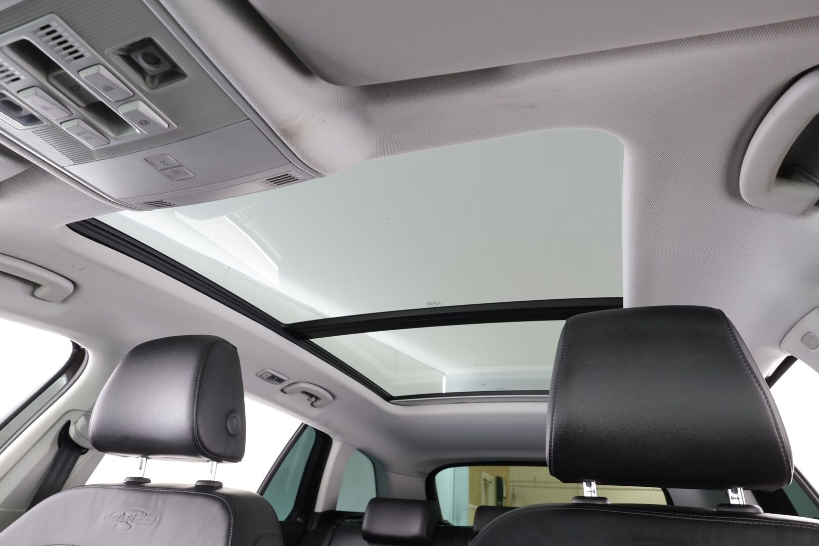 Skoda Superb 2017 Combi 2,0 TDI 190 L&K DSG * Webasto / Koukku / ACC / Panorama / Xenon / P.Kamera / Ilmastoitu Muistipenkki / Navi * - Canton / Kaistavahti / Suomi-auto / Kahdet renkaat - HULLU BLACKWEEK KORKOTARJOUS 2,49%