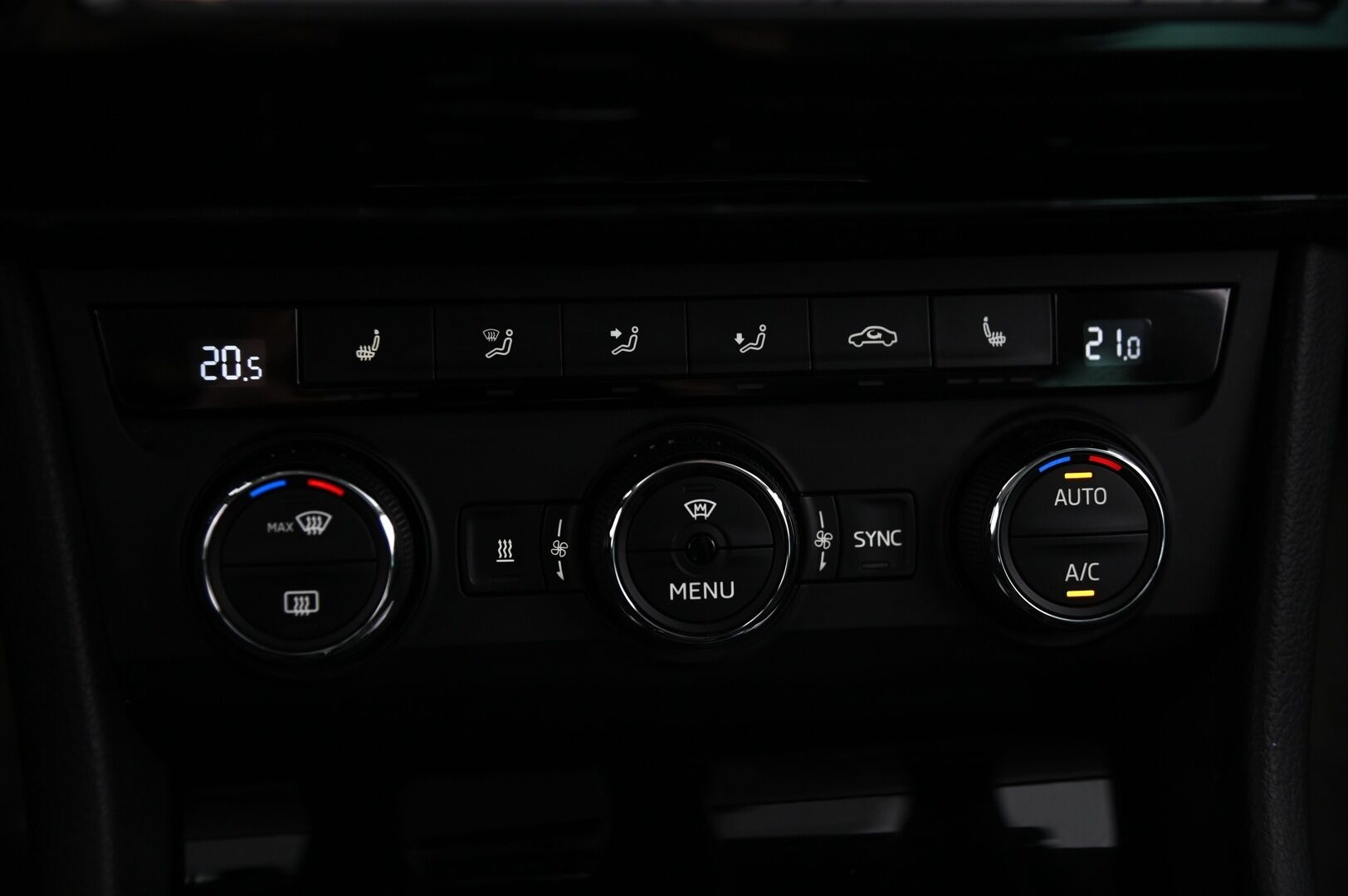 Skoda Superb 2017 1,8 TSI Elegance DSG Autom *Webasto / Lämmitettävä lasi / Kattolukku / ACC / Muistipenkki* - Juuri huollettu! / Canton äänentoisto & Navi / 2xrenkaat alumiinivantein!*