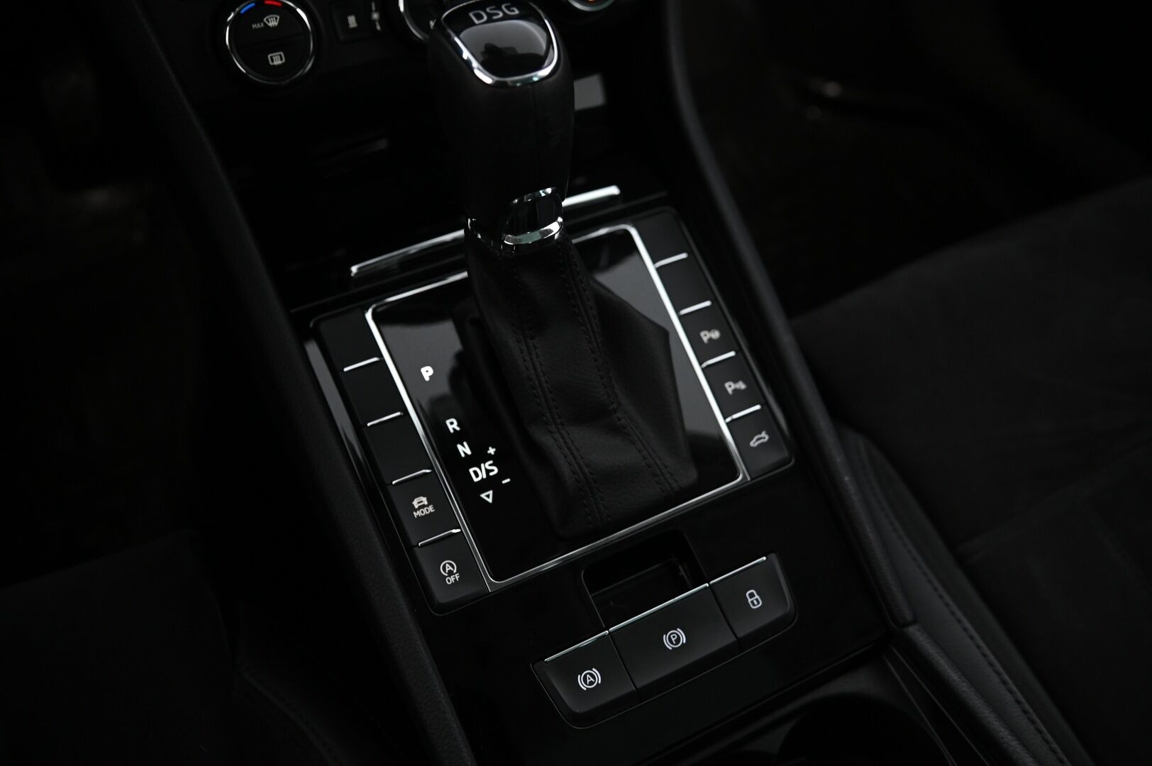 Skoda Superb 2017 1,8 TSI Elegance DSG Autom *Webasto / Lämmitettävä lasi / Kattolukku / ACC / Muistipenkki* - Juuri huollettu! / Canton äänentoisto & Navi / 2xrenkaat alumiinivantein!*