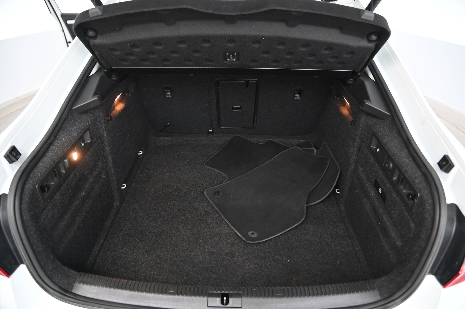 Skoda Superb 2017 1,8 TSI Elegance DSG Autom *Webasto / Lämmitettävä lasi / Kattolukku / ACC / Muistipenkki* - Juuri huollettu! / Canton äänentoisto & Navi / 2xrenkaat alumiinivantein!*