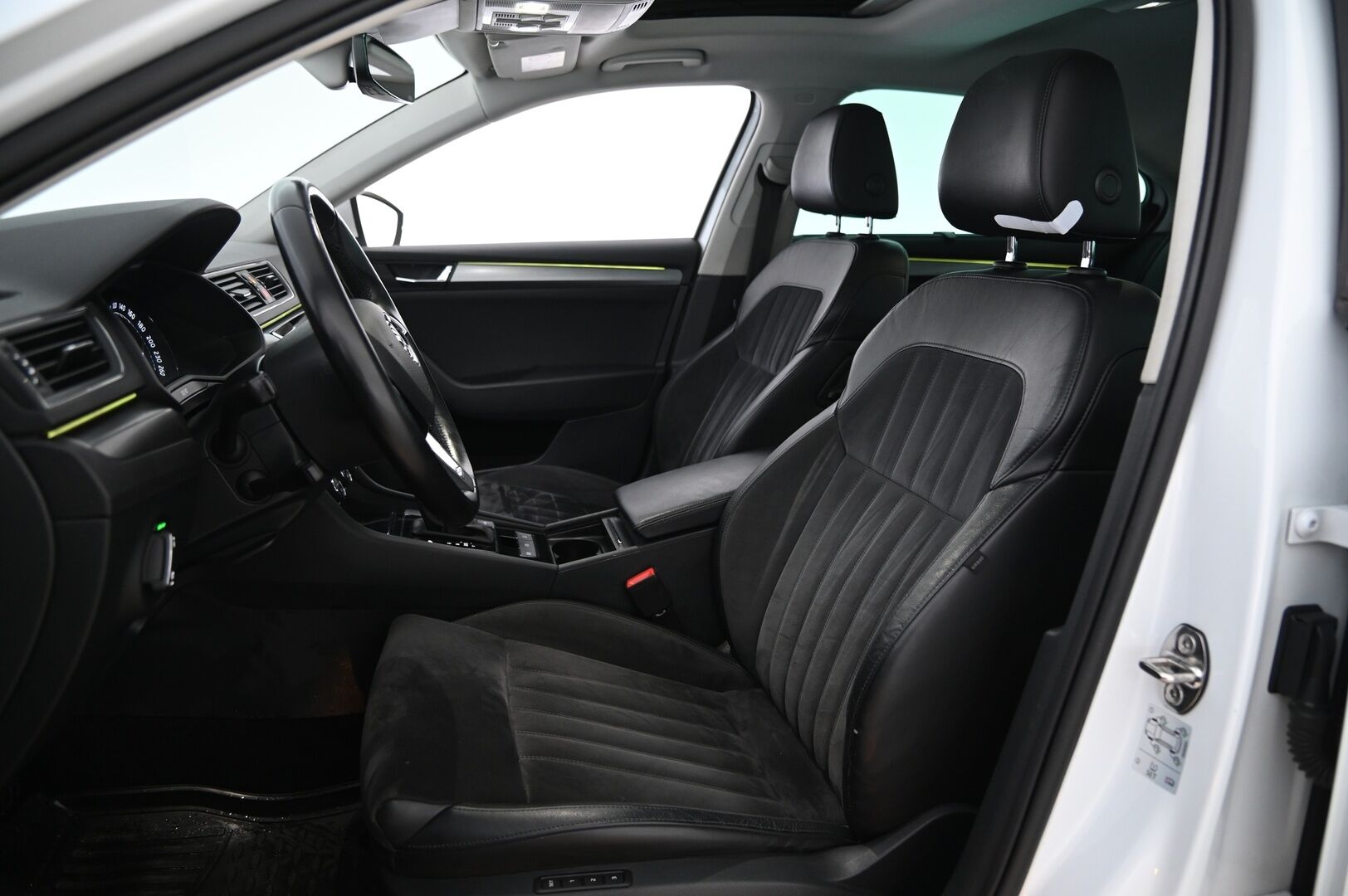 Skoda Superb 2017 1,8 TSI Elegance DSG Autom *Webasto / Lämmitettävä lasi / Kattolukku / ACC / Muistipenkki* - Juuri huollettu! / Canton äänentoisto & Navi / 2xrenkaat alumiinivantein!*