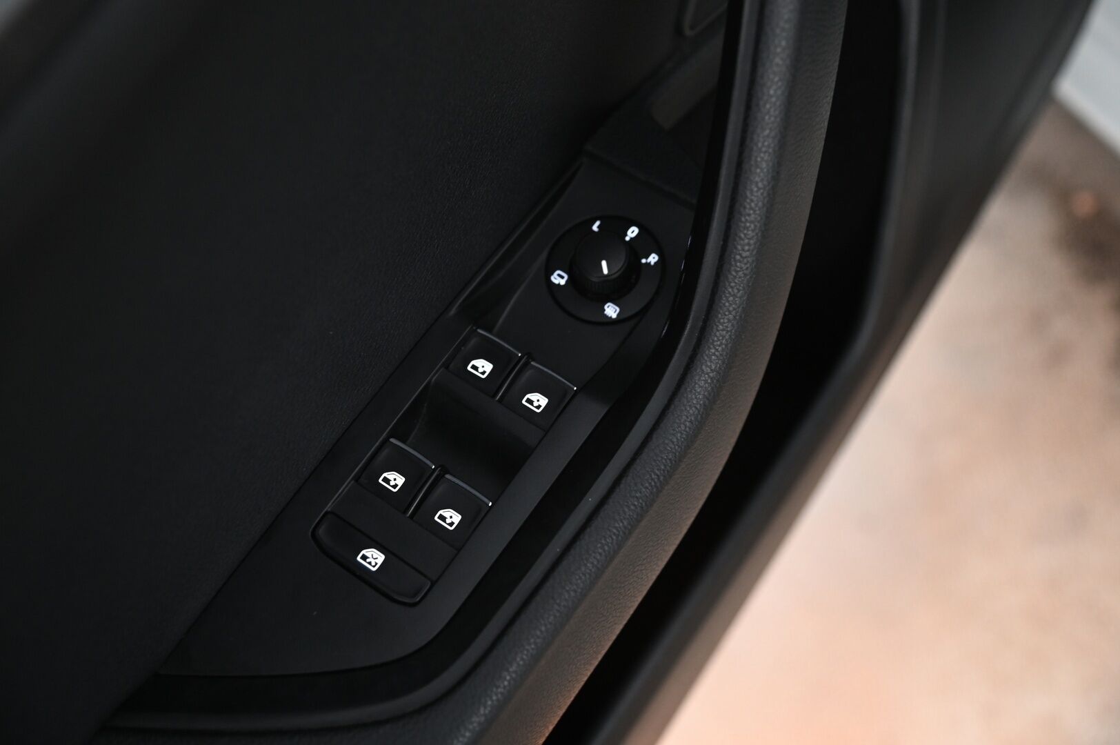 Skoda Superb 2017 1,8 TSI Elegance DSG Autom *Webasto / Lämmitettävä lasi / Kattolukku / ACC / Muistipenkki* - Juuri huollettu! / Canton äänentoisto & Navi / 2xrenkaat alumiinivantein!*