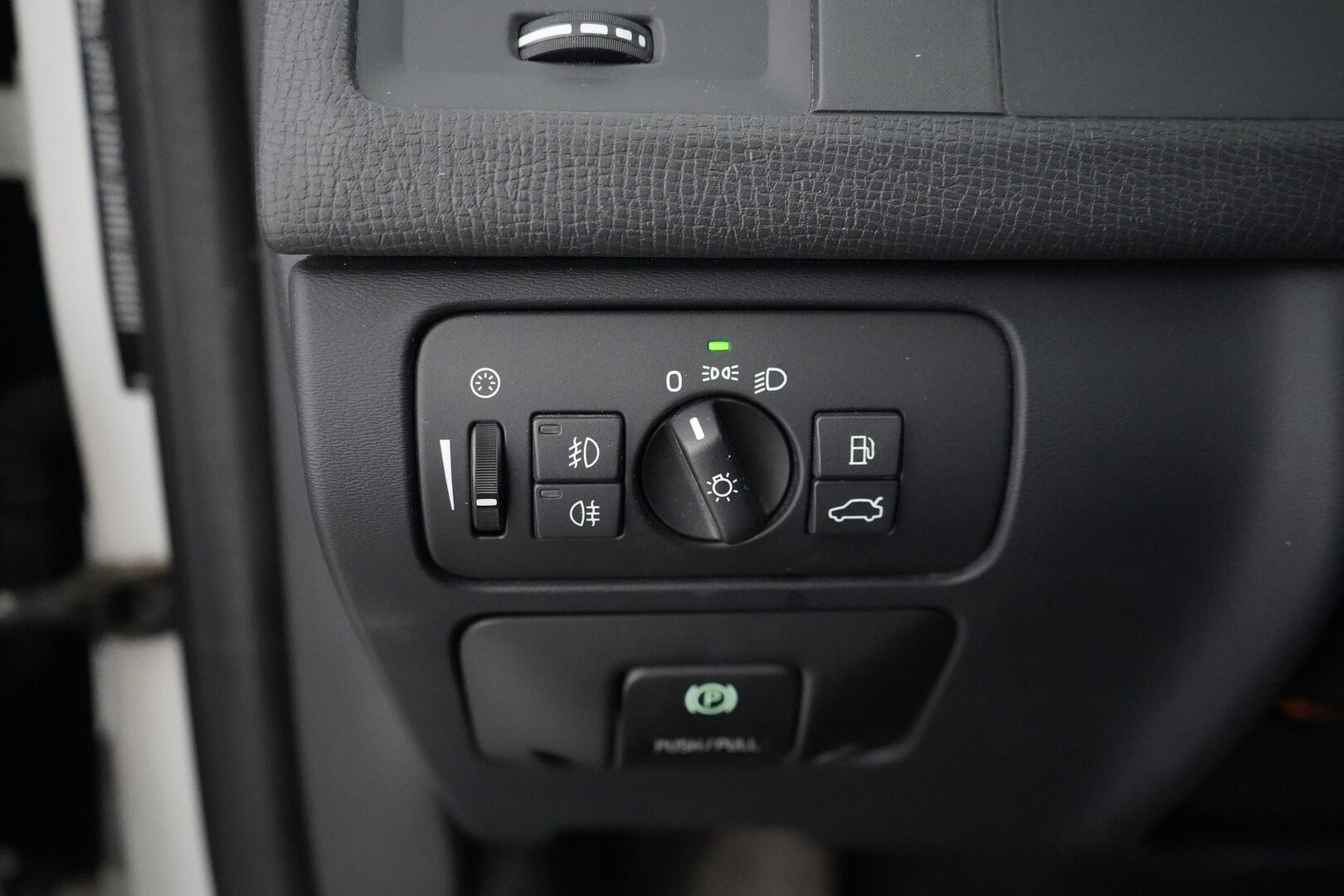 Volvo XC60 2009 MYYDÄÄN HUUTOKAUPAT.COM - Myydään huutokaupat.com
