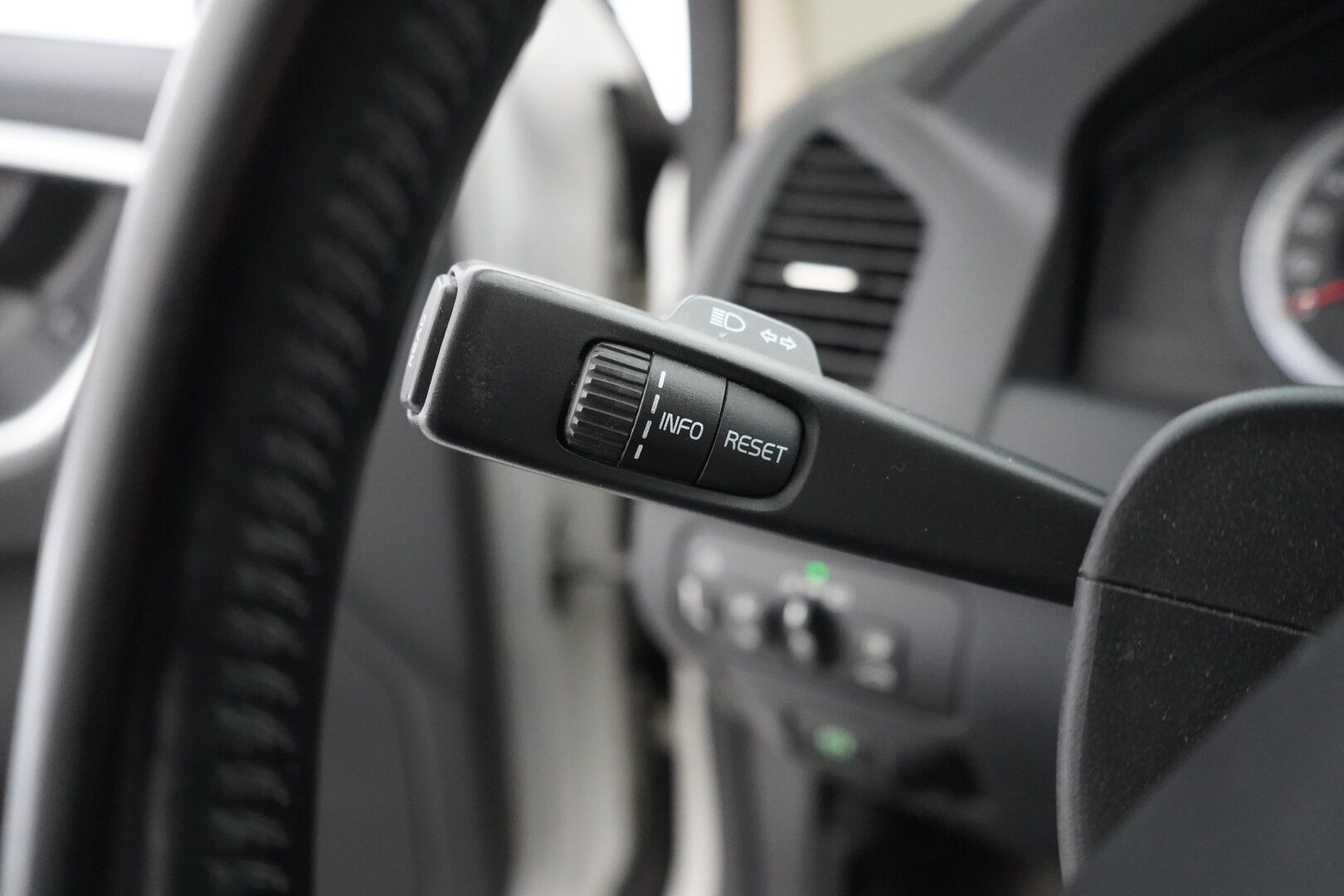 Volvo XC60 2009 MYYDÄÄN HUUTOKAUPAT.COM - Myydään huutokaupat.com