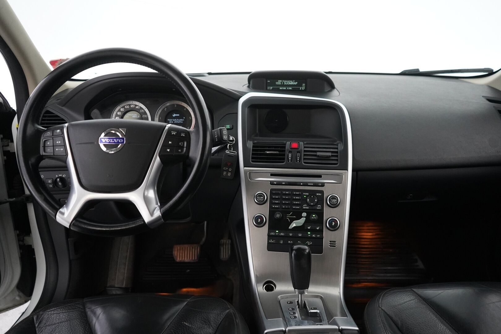 Volvo XC60 2009 MYYDÄÄN HUUTOKAUPAT.COM - Myydään huutokaupat.com