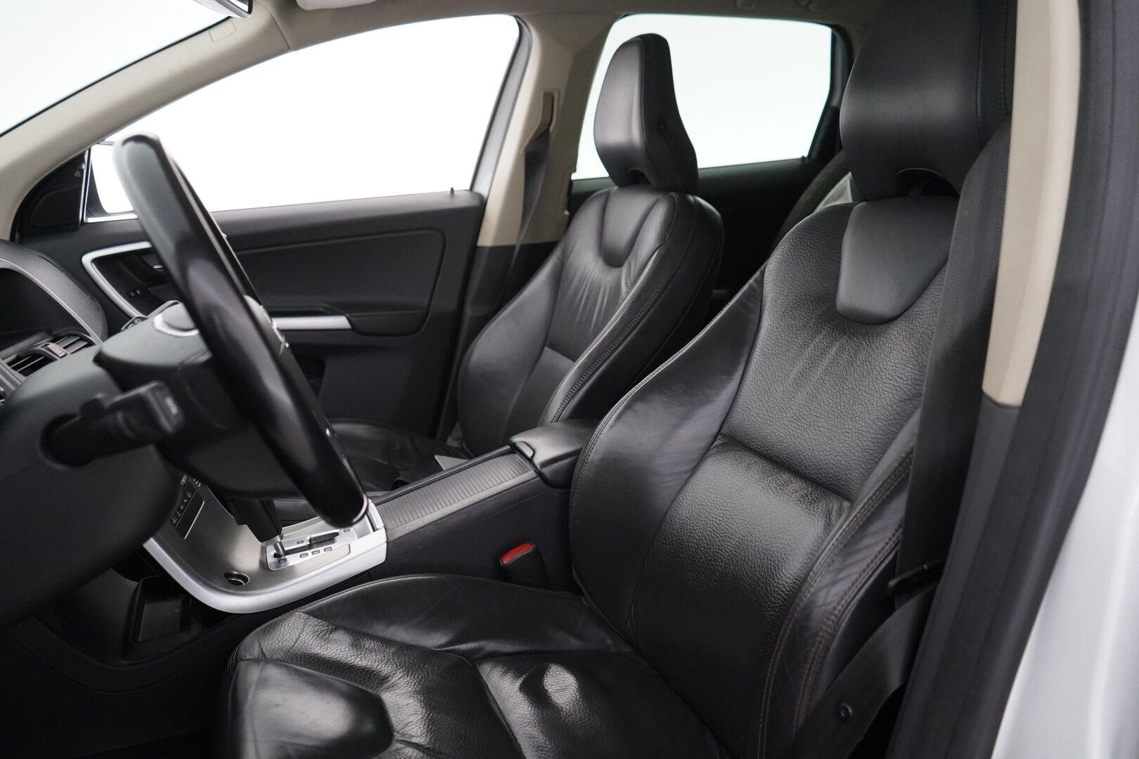 Volvo XC60 2009 MYYDÄÄN HUUTOKAUPAT.COM - Myydään huutokaupat.com