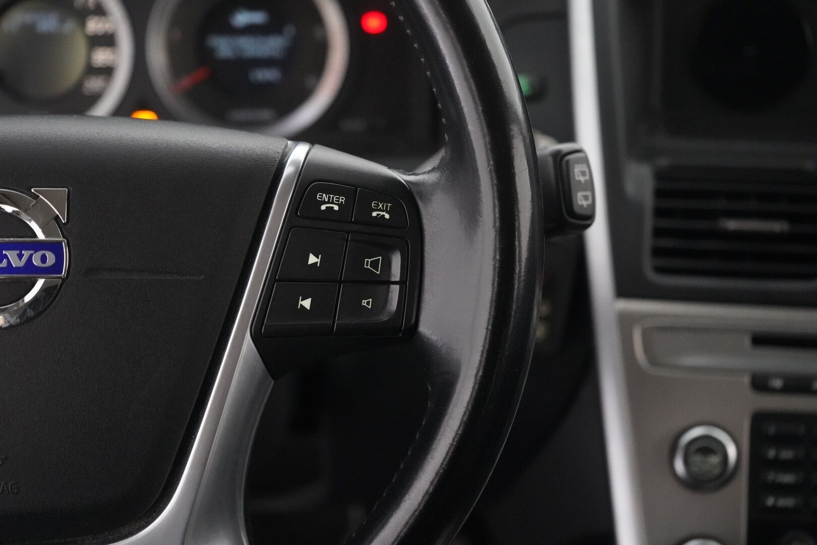 Volvo XC60 2009 MYYDÄÄN HUUTOKAUPAT.COM - Myydään huutokaupat.com