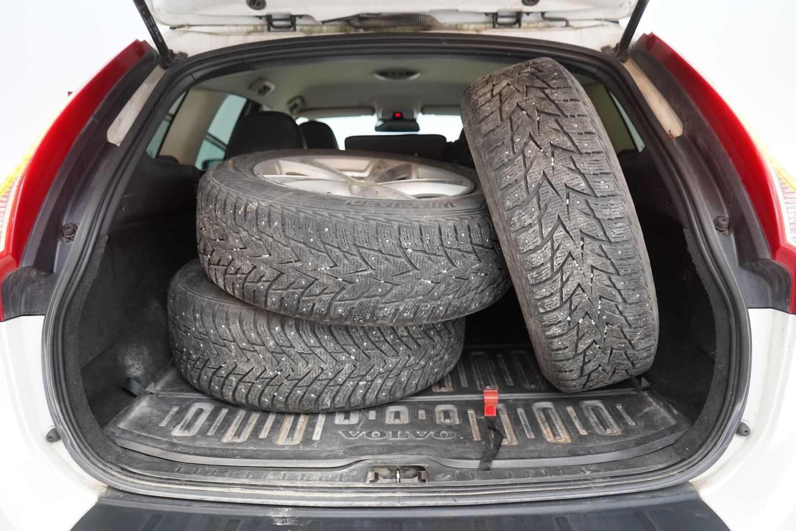 Volvo XC60 2009 MYYDÄÄN HUUTOKAUPAT.COM - Myydään huutokaupat.com