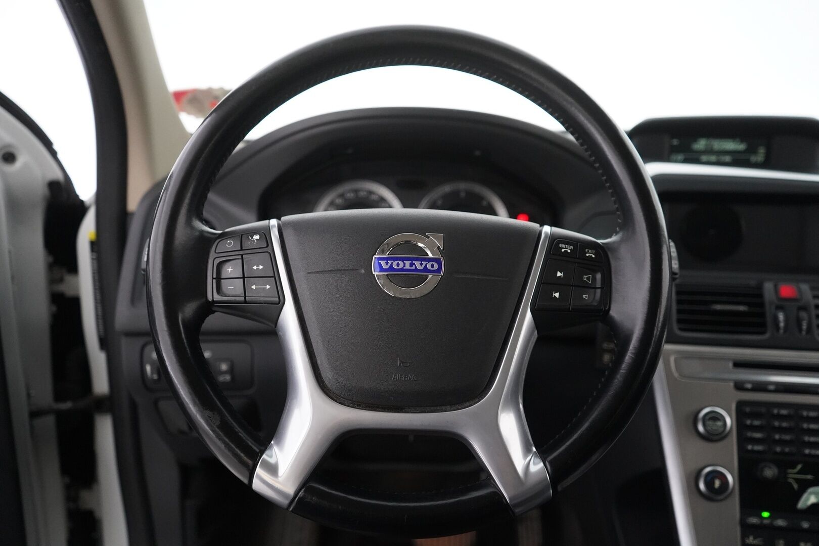 Volvo XC60 2009 MYYDÄÄN HUUTOKAUPAT.COM - Myydään huutokaupat.com