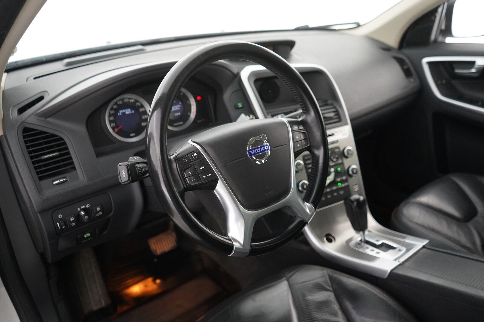 Volvo XC60 2009 MYYDÄÄN HUUTOKAUPAT.COM - Myydään huutokaupat.com