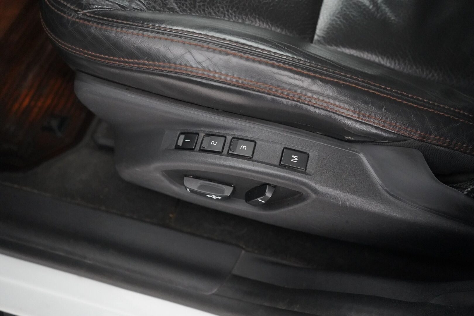 Volvo XC60 2009 MYYDÄÄN HUUTOKAUPAT.COM - Myydään huutokaupat.com