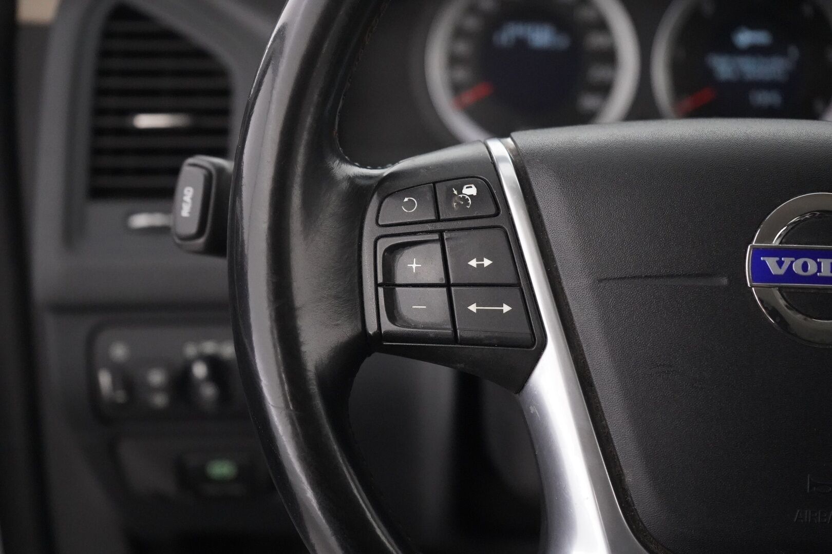 Volvo XC60 2009 MYYDÄÄN HUUTOKAUPAT.COM - Myydään huutokaupat.com