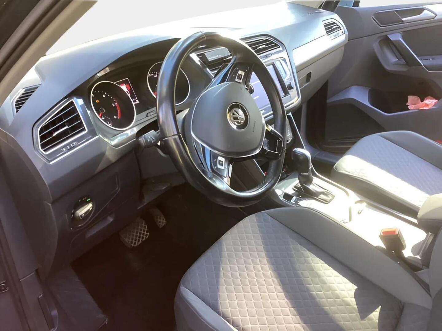 Volkswagen Tiguan 2017 Comfortline 2,0 TDI SCR 110 kW (150 hv) DSG-automaatti - | Webasto | ACC | Vetokoukku | P. Tutkat | CarPlay & AndroidAuto | 2x Renkaat | Suomi-auto |