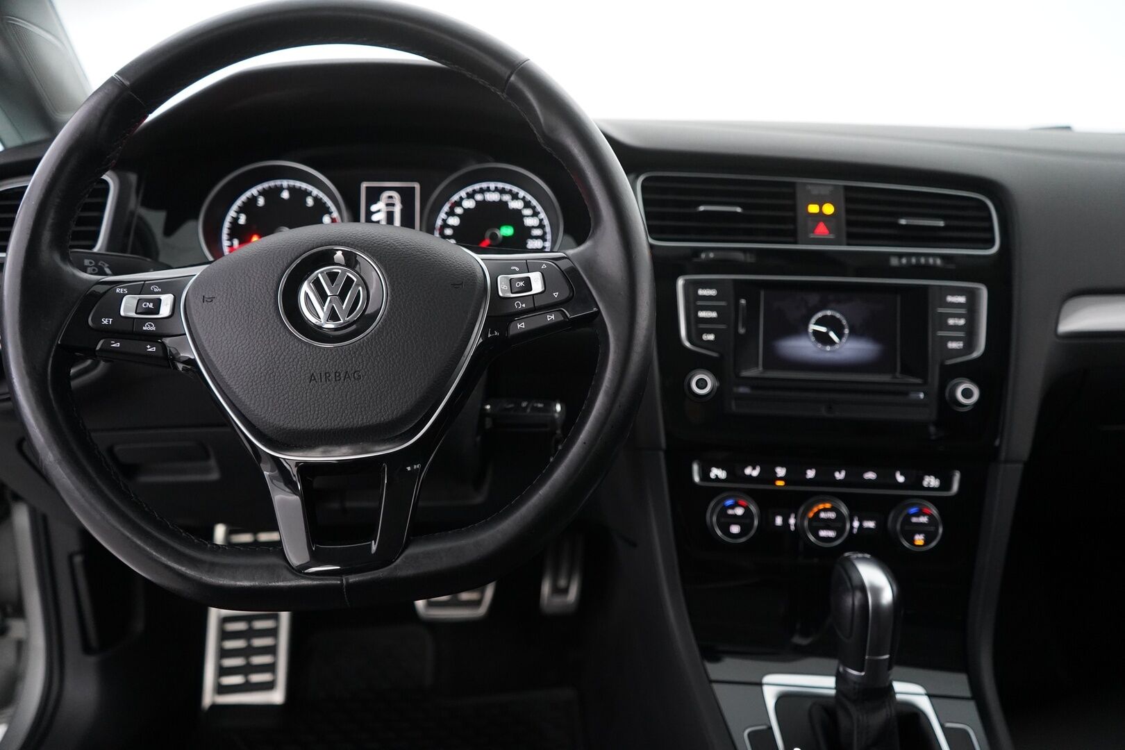 Volkswagen Golf 2016 Variant Allstar 1,2 TSI 81 kW (110 hv) DSG-automaatti *Koukku / Webasto / Ratinlämmitin / Tutkat / Vakkari* - Juuri katsastettu / Kahdet renkaat alumiinivantein / Allstar / 26.05.2025 huollettu / Jakopää vaihdettu 07.2023