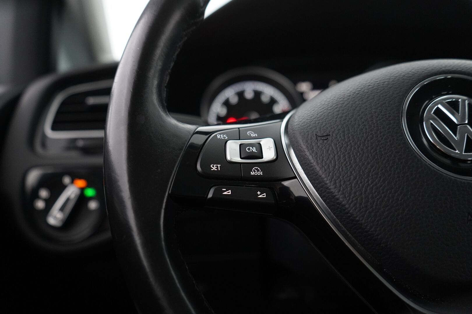 Volkswagen Golf 2016 Variant Allstar 1,2 TSI 81 kW (110 hv) DSG-automaatti *Koukku / Webasto / Ratinlämmitin / Tutkat / Vakkari* - Juuri katsastettu / Kahdet renkaat alumiinivantein / Allstar / 26.05.2025 huollettu / Jakopää vaihdettu 07.2023