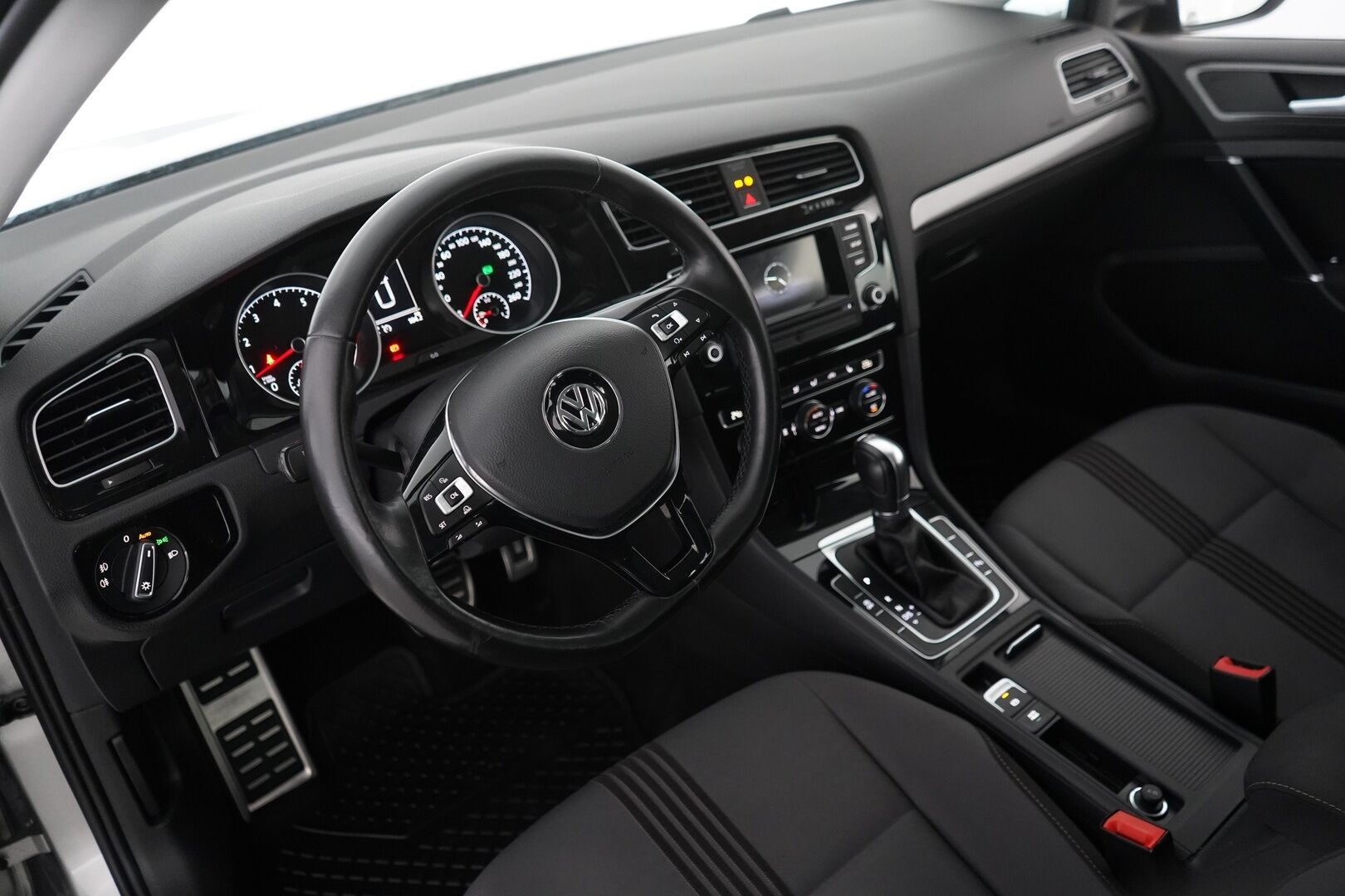 Volkswagen Golf 2016 Variant Allstar 1,2 TSI 81 kW (110 hv) DSG-automaatti *Koukku / Webasto / Ratinlämmitin / Tutkat / Vakkari* - Juuri katsastettu / Kahdet renkaat alumiinivantein / Allstar / 26.05.2025 huollettu / Jakopää vaihdettu 07.2023