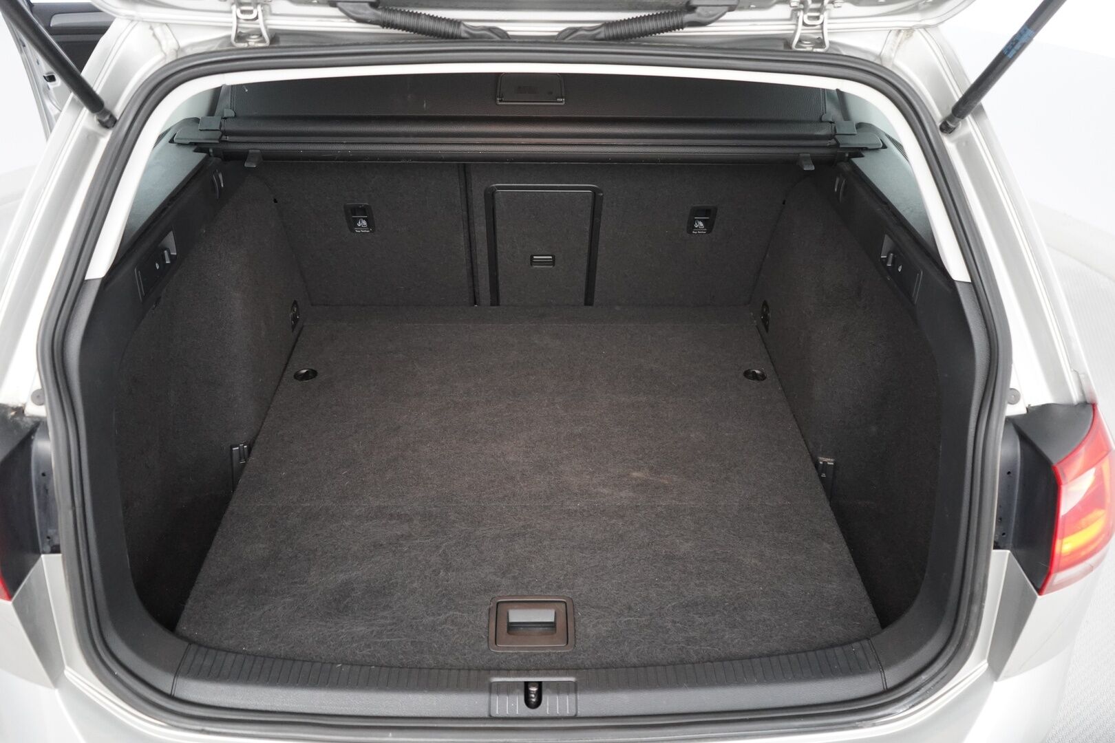 Volkswagen Golf 2016 Variant Allstar 1,2 TSI 81 kW (110 hv) DSG-automaatti *Koukku / Webasto / Ratinlämmitin / Tutkat / Vakkari* - Juuri katsastettu / Kahdet renkaat alumiinivantein / Allstar / 26.05.2025 huollettu / Jakopää vaihdettu 07.2023