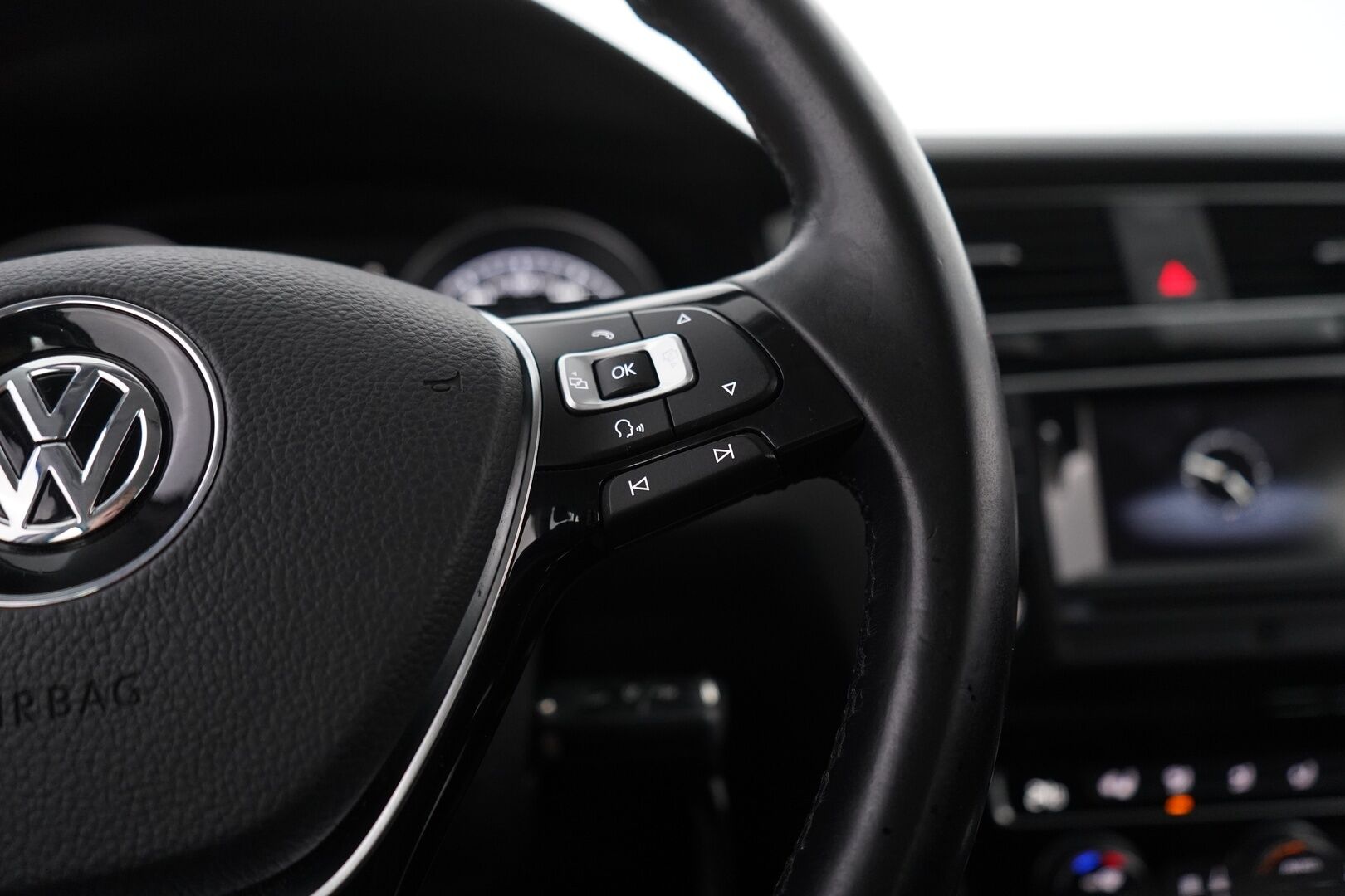 Volkswagen Golf 2016 Variant Allstar 1,2 TSI 81 kW (110 hv) DSG-automaatti *Koukku / Webasto / Ratinlämmitin / Tutkat / Vakkari* - Juuri katsastettu / Kahdet renkaat alumiinivantein / Allstar / 26.05.2025 huollettu / Jakopää vaihdettu 07.2023