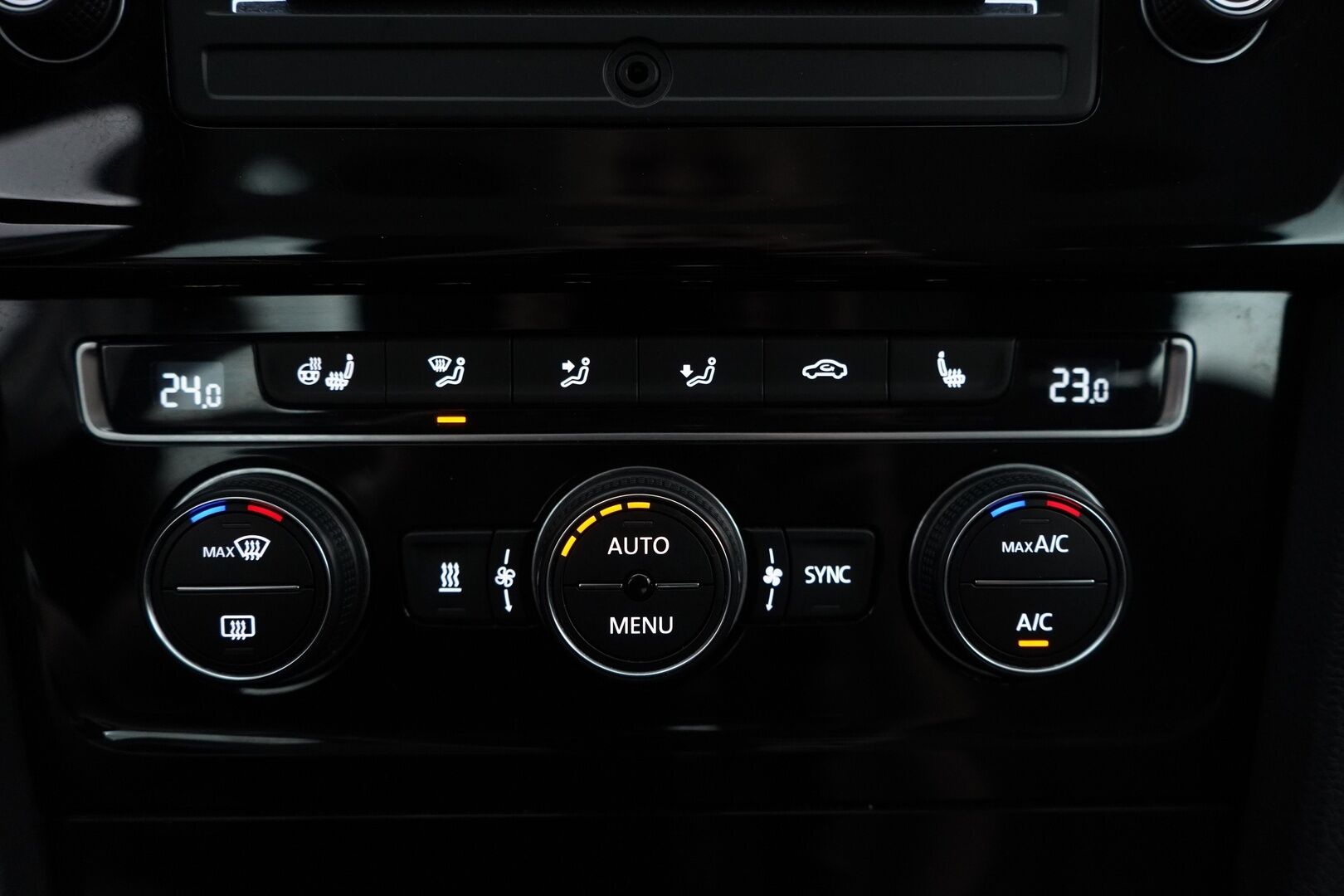Volkswagen Golf 2016 Variant Allstar 1,2 TSI 81 kW (110 hv) DSG-automaatti *Koukku / Webasto / Ratinlämmitin / Tutkat / Vakkari* - Juuri katsastettu / Kahdet renkaat alumiinivantein / Allstar / 26.05.2025 huollettu / Jakopää vaihdettu 07.2023