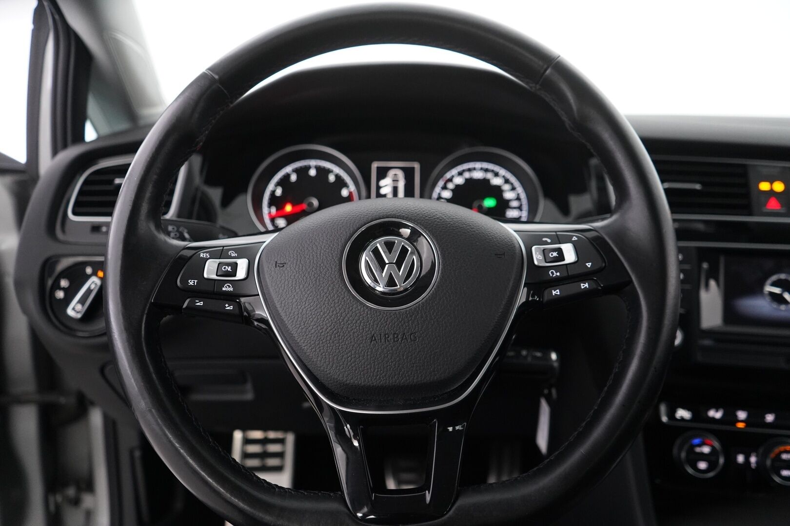 Volkswagen Golf 2016 Variant Allstar 1,2 TSI 81 kW (110 hv) DSG-automaatti *Koukku / Webasto / Ratinlämmitin / Tutkat / Vakkari* - Juuri katsastettu / Kahdet renkaat alumiinivantein / Allstar / 26.05.2025 huollettu / Jakopää vaihdettu 07.2023
