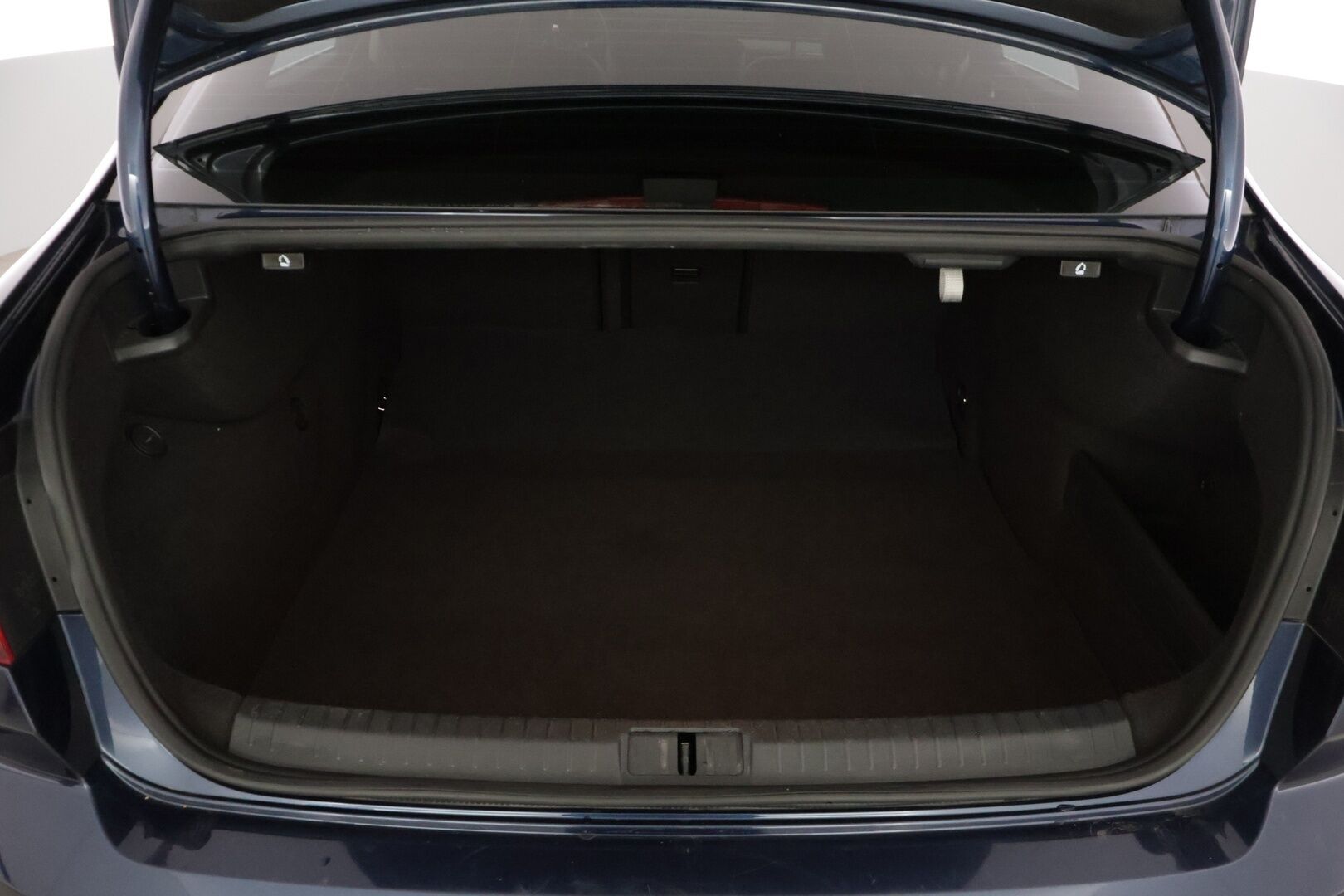 Volkswagen Passat 2017 Sedan Highline 1,8 TSI 132 kW (180 hv) DSG-automaatti ** Webasto / ErgoComfort / ACC / APP-Connect / Blis - ** Juuri katsastettu / Kahdet renkaat **