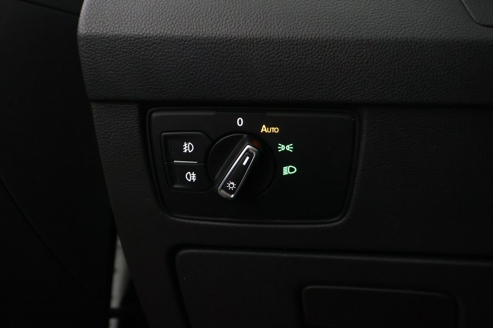 Volkswagen Passat 2017 Sedan Highline 1,8 TSI 132 kW (180 hv) DSG-automaatti ** Webasto / ErgoComfort / ACC / APP-Connect / Blis - *Juuri katsastettu / Kahdet renkaat*