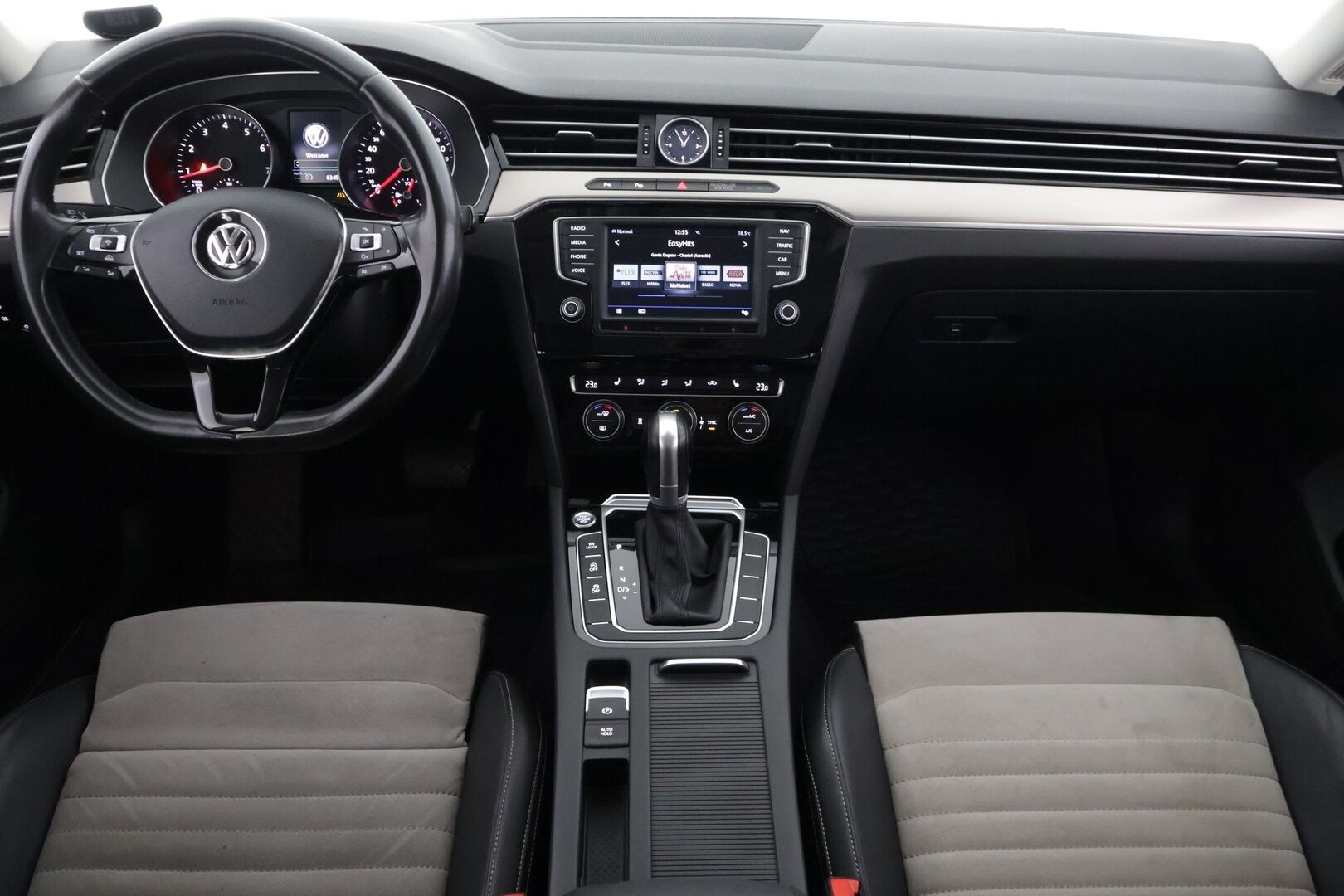 Volkswagen Passat 2017 Sedan Highline 1,8 TSI 132 kW (180 hv) DSG-automaatti ** Webasto / ErgoComfort / ACC / APP-Connect / Blis - ** Juuri katsastettu / Kahdet renkaat **