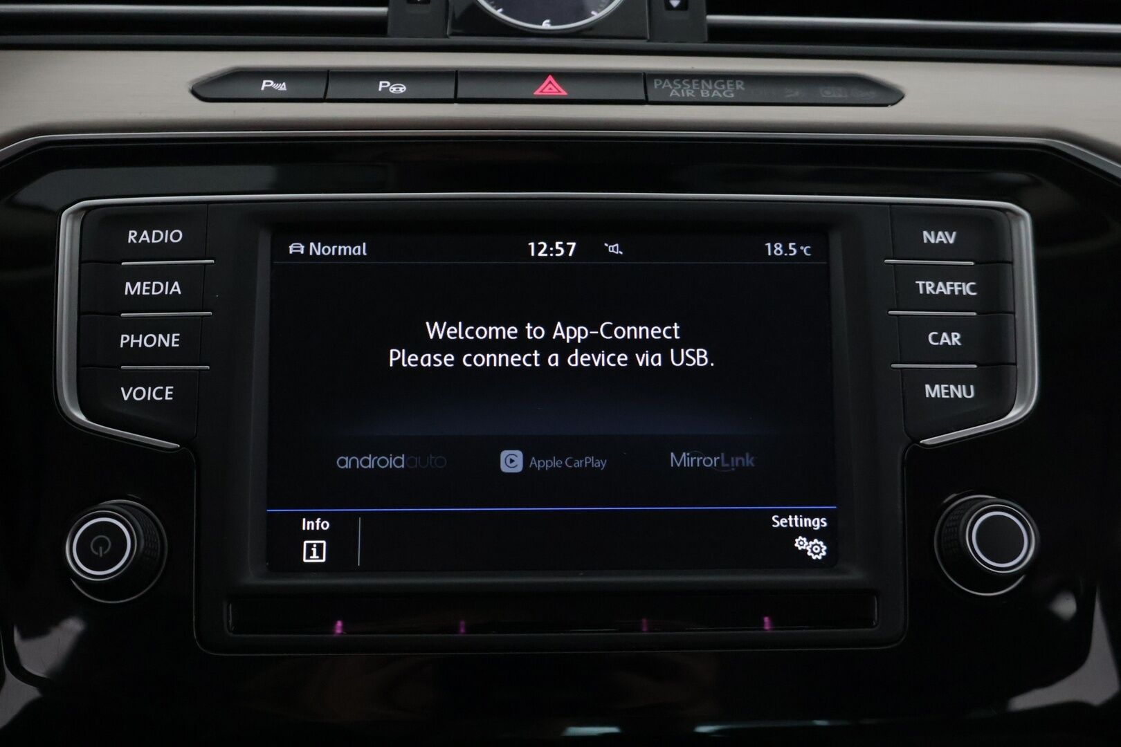 Volkswagen Passat 2017 Sedan Highline 1,8 TSI 132 kW (180 hv) DSG-automaatti ** Webasto / ErgoComfort / ACC / APP-Connect / Blis - ** Juuri katsastettu / Kahdet renkaat **