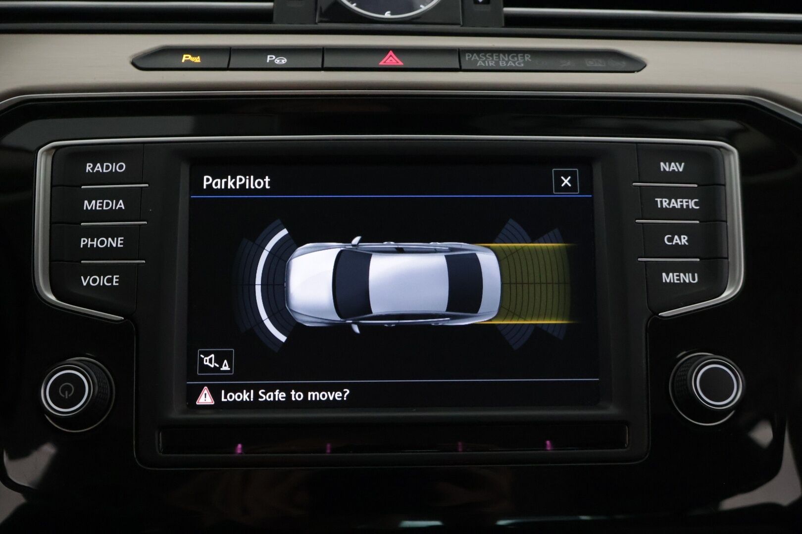 Volkswagen Passat 2017 Sedan Highline 1,8 TSI 132 kW (180 hv) DSG-automaatti ** Webasto / ErgoComfort / ACC / APP-Connect / Blis - ** Juuri katsastettu / Kahdet renkaat **