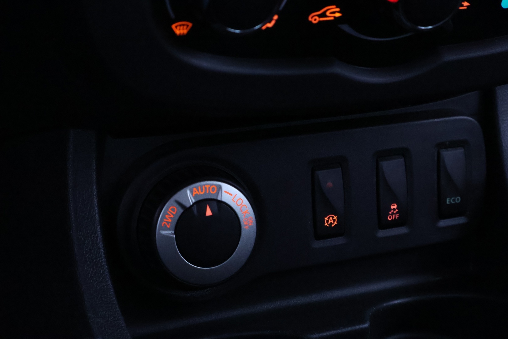 Dacia Duster 2016 TCe 125 S&S 4x4 Laureate * Suomiauto / Vetokoukku / Vakkari / Ketju vaihdettu / Lohkolämmitin!