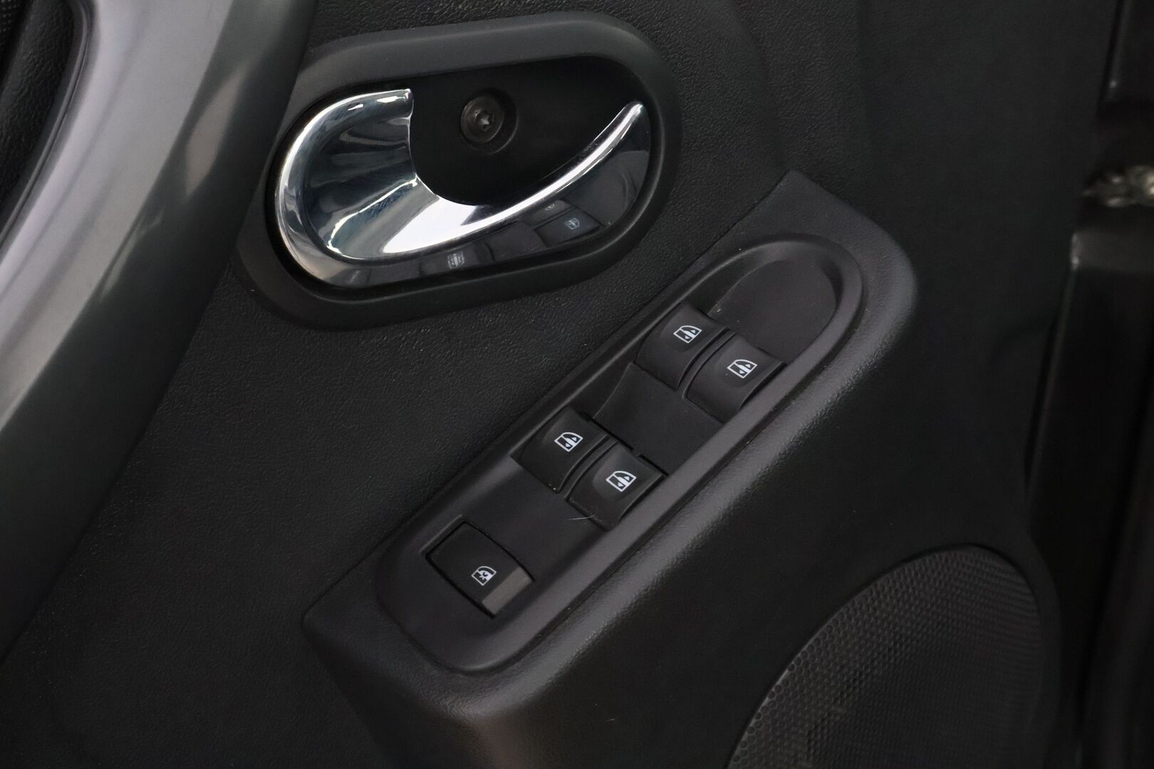 Dacia Duster 2016 TCe 125 S&S 4x4 Laureate * Suomiauto / Vetokoukku / Vakkari / Ketju vaihdettu / Lohkolämmitin!