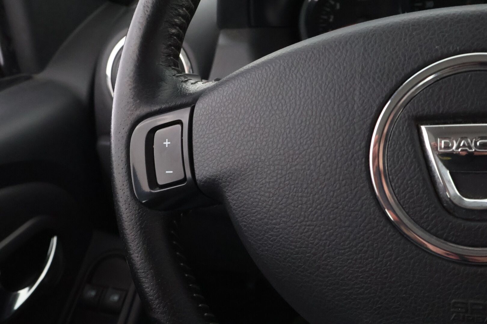 Dacia Duster 2016 TCe 125 S&S 4x4 Laureate * Suomiauto / Vetokoukku / Vakkari / Ketju vaihdettu / Lohkolämmitin!