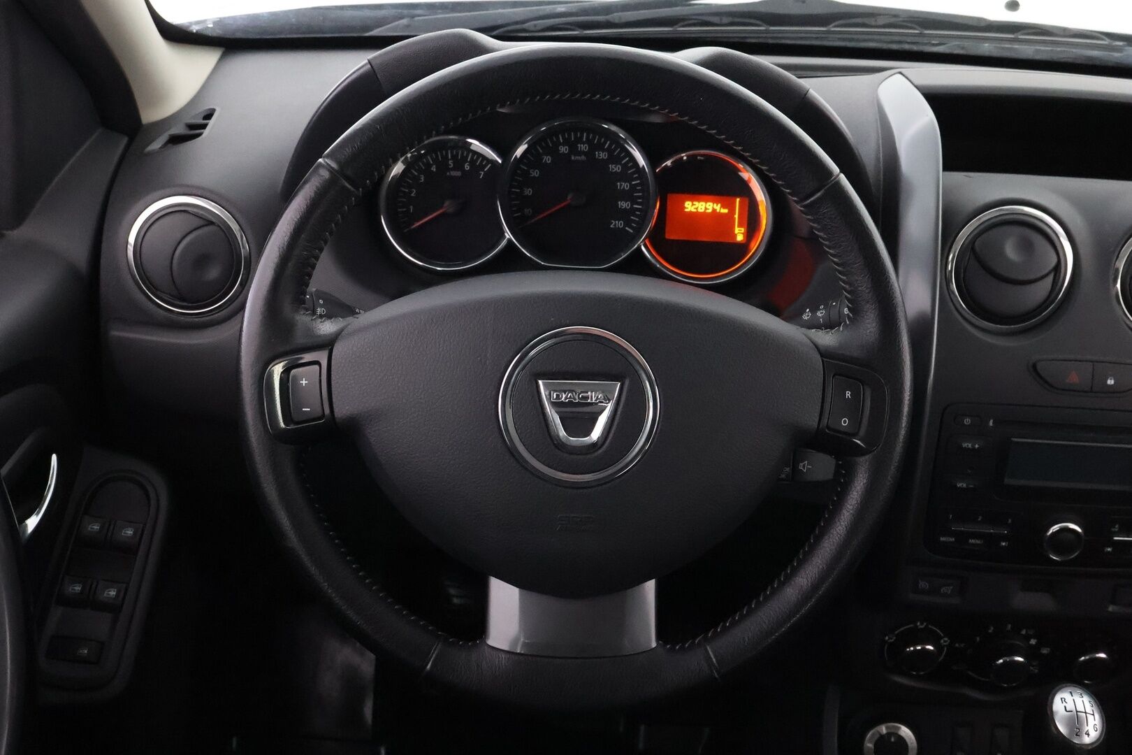 Dacia Duster 2016 TCe 125 S&S 4x4 Laureate * Suomiauto / Vetokoukku / Vakkari / Ketju vaihdettu / Lohkolämmitin!