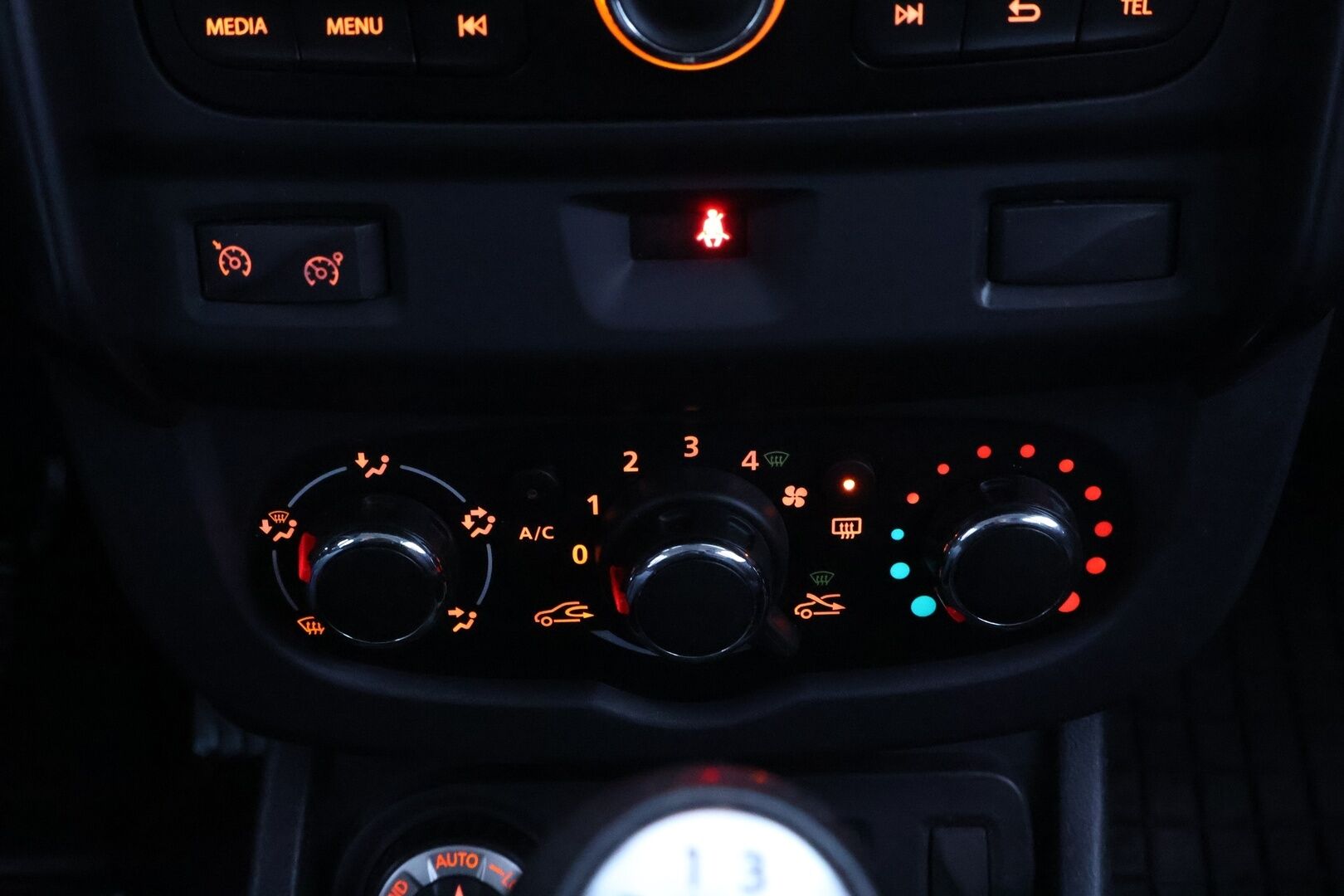 Dacia Duster 2016 TCe 125 S&S 4x4 Laureate * Suomiauto / Vetokoukku / Vakkari / Ketju vaihdettu / Lohkolämmitin!