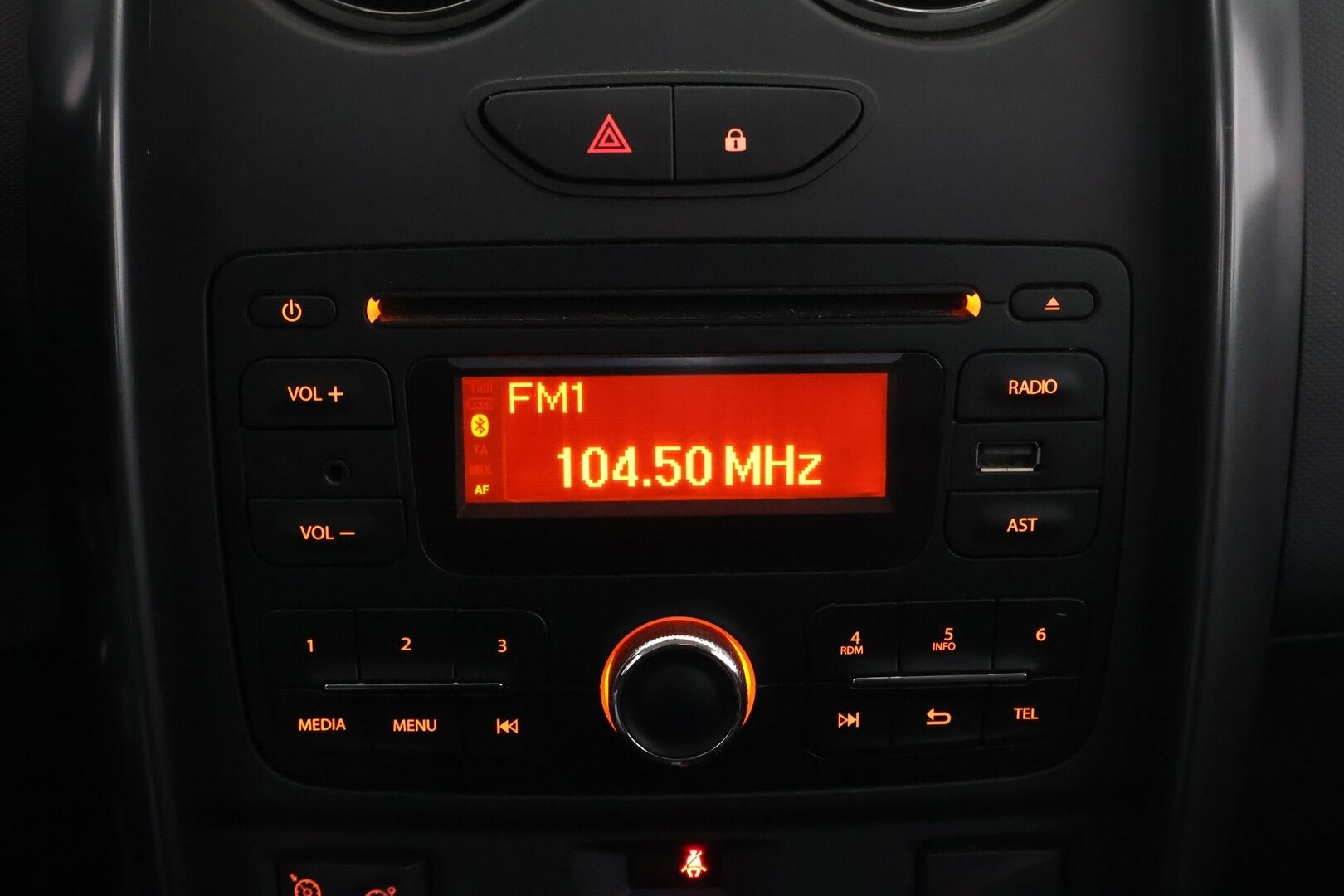 Dacia Duster 2016 TCe 125 S&S 4x4 Laureate * Suomiauto / Vetokoukku / Vakkari / Ketju vaihdettu / Lohkolämmitin!