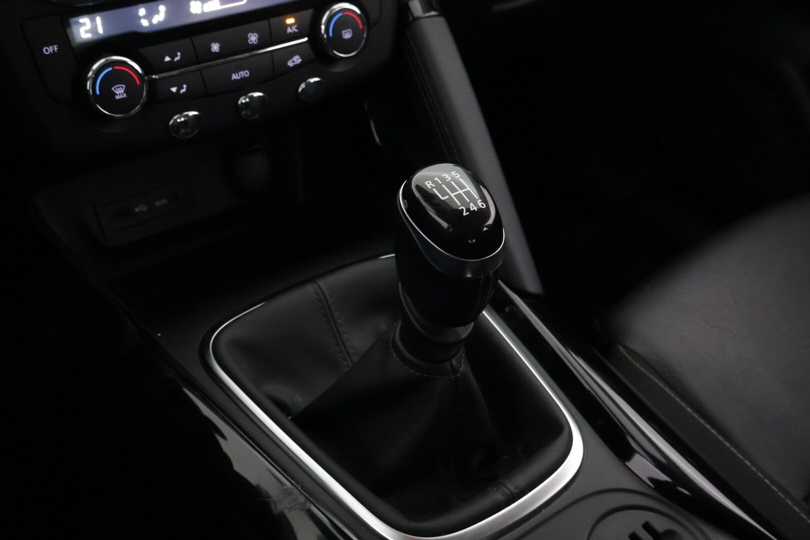 Renault Kadjar 2017 Energy TCe 130 Zen * Vakkari / Puolinahkasisusta / Lohkolämmitin / Digimittari / Peruutustutkat / 2x Renkaat - Juuri tullut Tampereelle!