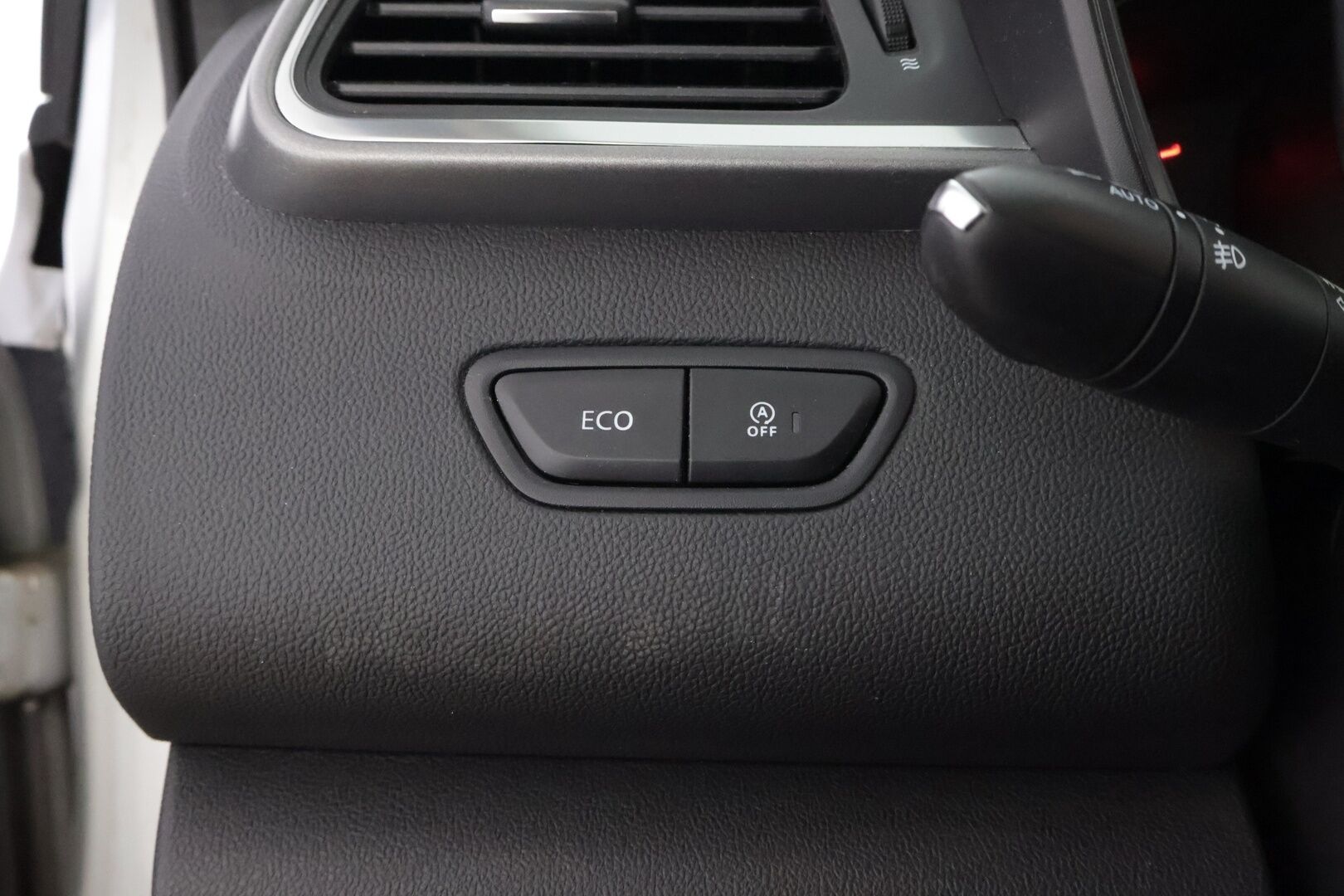 Renault Kadjar 2017 Energy TCe 130 Zen * Vakkari / Puolinahkasisusta / Lohkolämmitin / Digimittari / Peruutustutkat / 2x Renkaat - Juuri tullut Tampereelle!