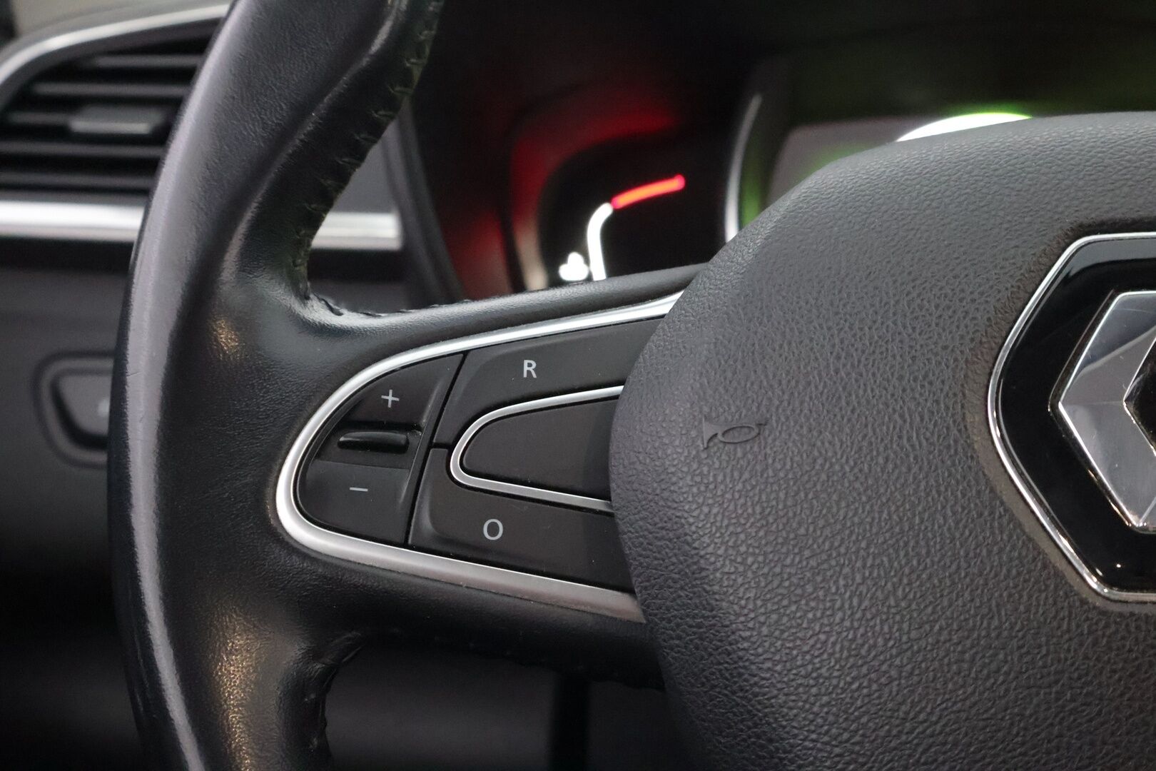 Renault Kadjar 2017 Energy TCe 130 Zen * Vakkari / Puolinahkasisusta / Lohkolämmitin / Digimittari / Peruutustutkat / 2x Renkaat - Juuri tullut Tampereelle!