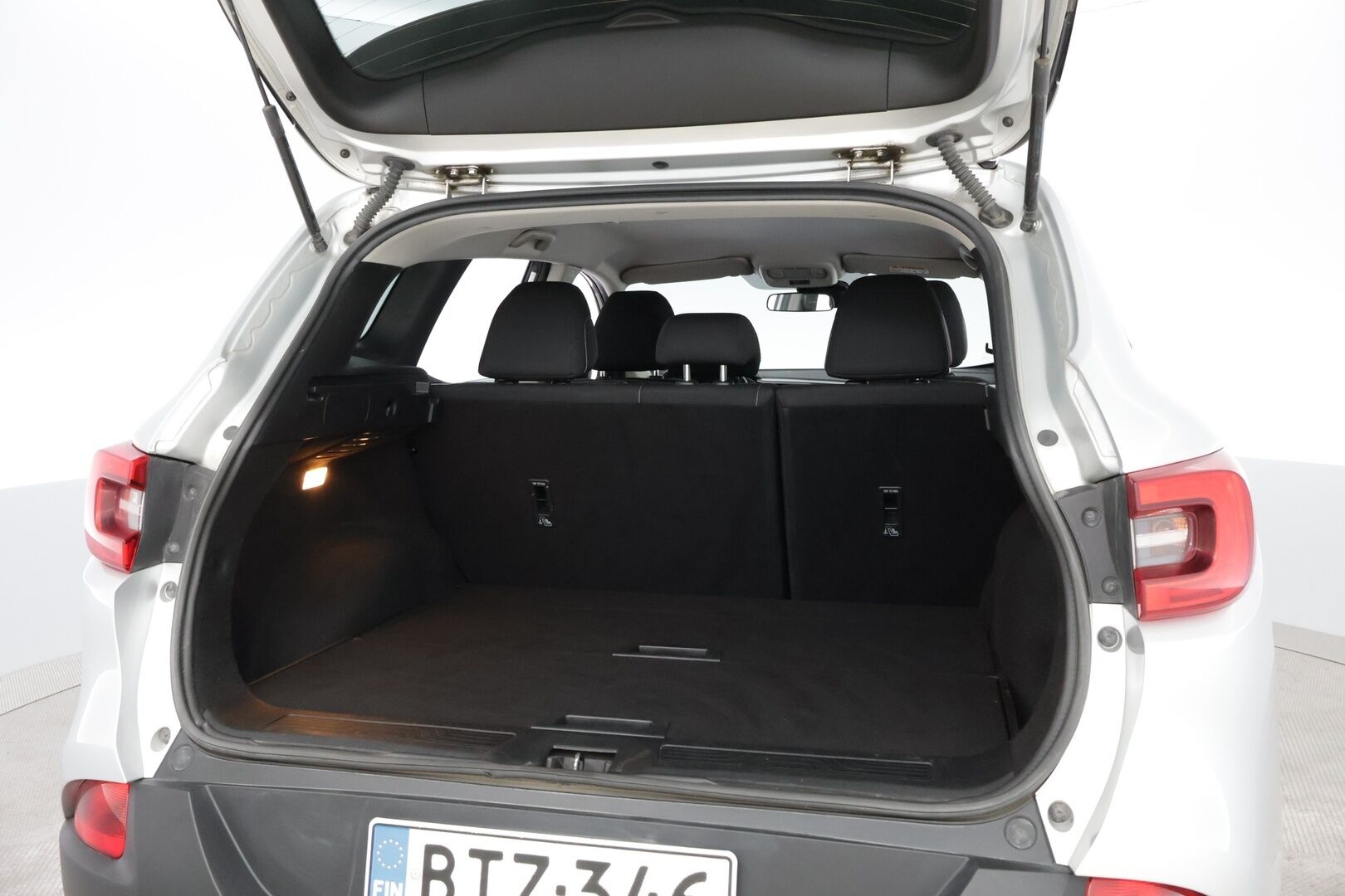 Renault Kadjar 2017 Energy TCe 130 Zen * Vakkari / Puolinahkasisusta / Lohkolämmitin / Digimittari / Peruutustutkat / 2x Renkaat - Juuri tullut Tampereelle!