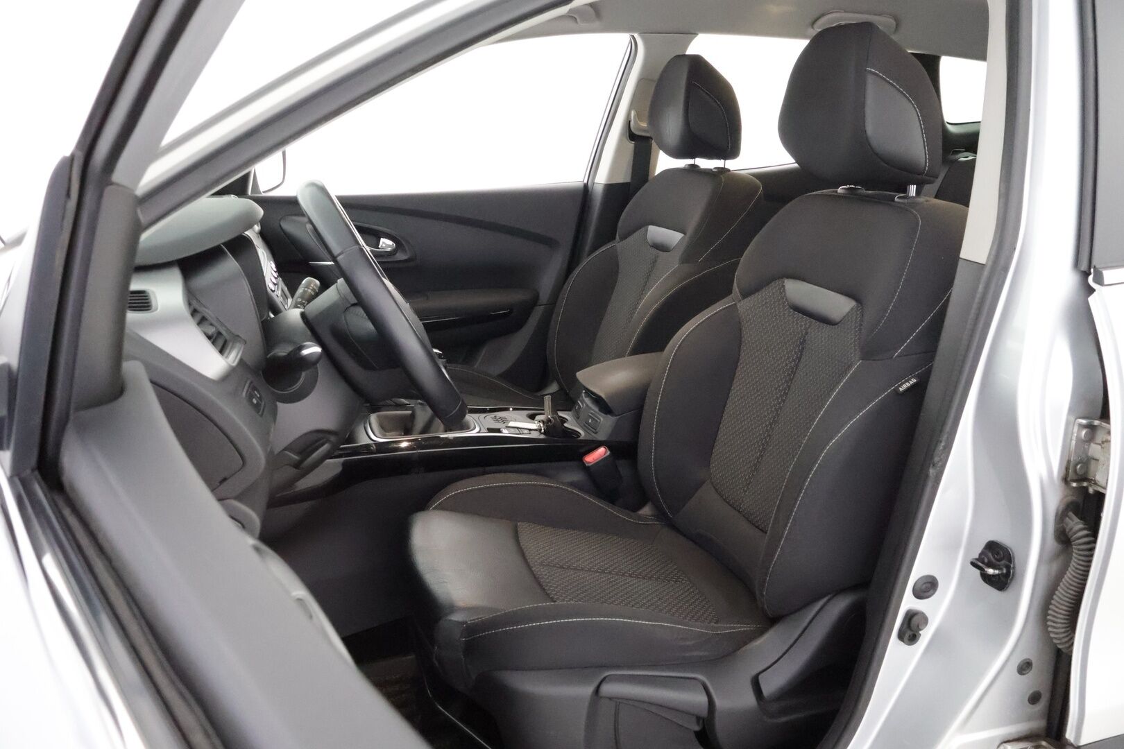 Renault Kadjar 2017 Energy TCe 130 Zen * Vakkari / Puolinahkasisusta / Lohkolämmitin / Digimittari / Peruutustutkat / 2x Renkaat - Juuri tullut Tampereelle!