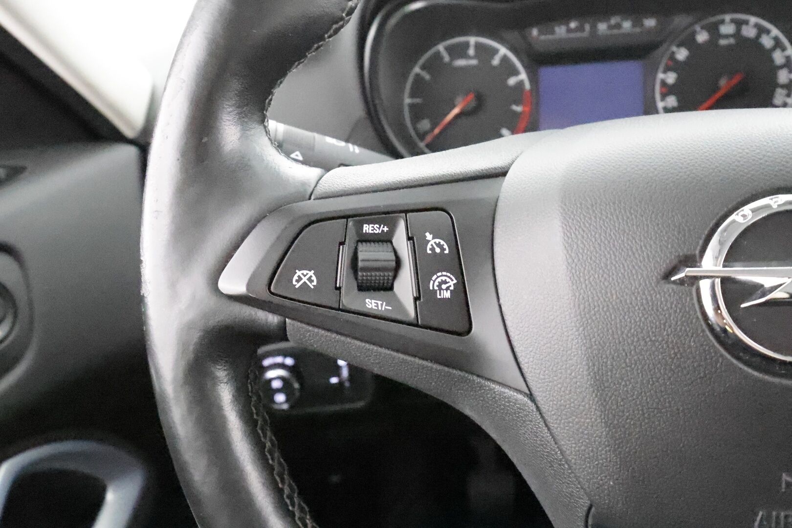 Opel Zafira 2018 Enjoy 1,4 Turbo ecoFLEX 103kW MT6 7-paik * Matrix-LED / P.kamera / Vakkari / Sportpenkit / Bluetooth / Ratinlämmitys * - Suomi-auto / Kahdet renkaat - Osta nyt, maksa vasta ensi vuonna