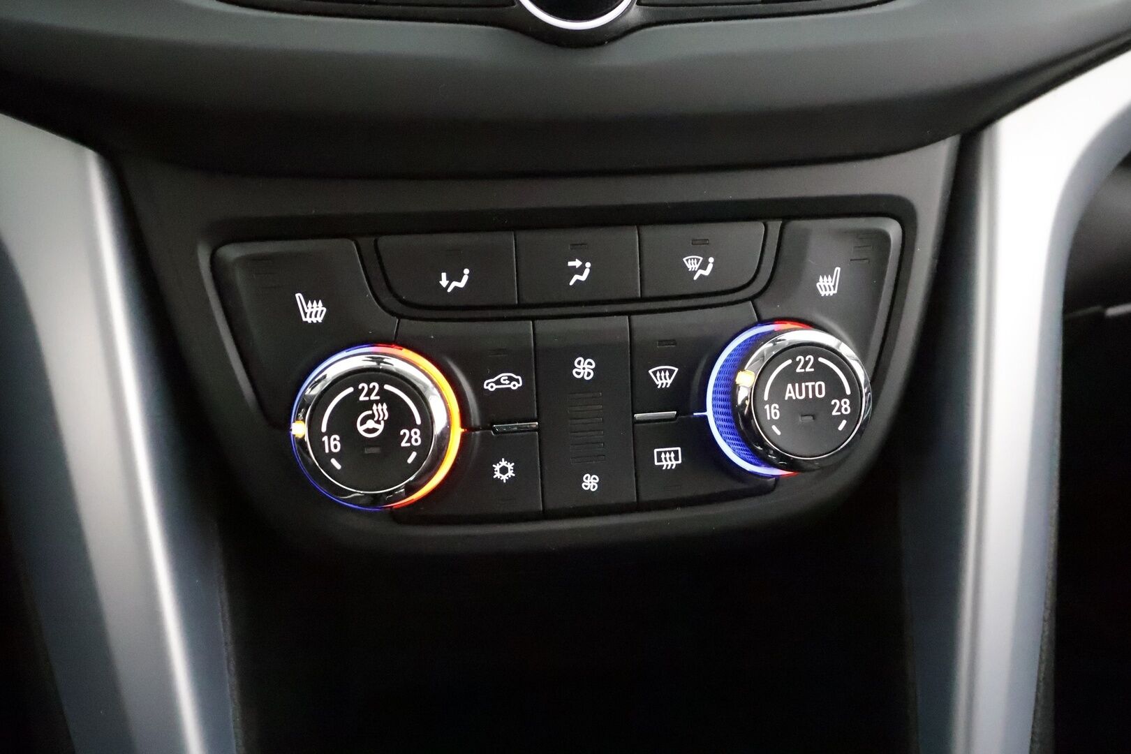 Opel Zafira 2018 Enjoy 1,4 Turbo ecoFLEX 103kW MT6 7-paik * Matrix-LED / P.kamera / Vakkari / Sportpenkit / Bluetooth / Ratinlämmitys * - Suomi-auto / Kahdet renkaat - Osta nyt, maksa vasta ensi vuonna