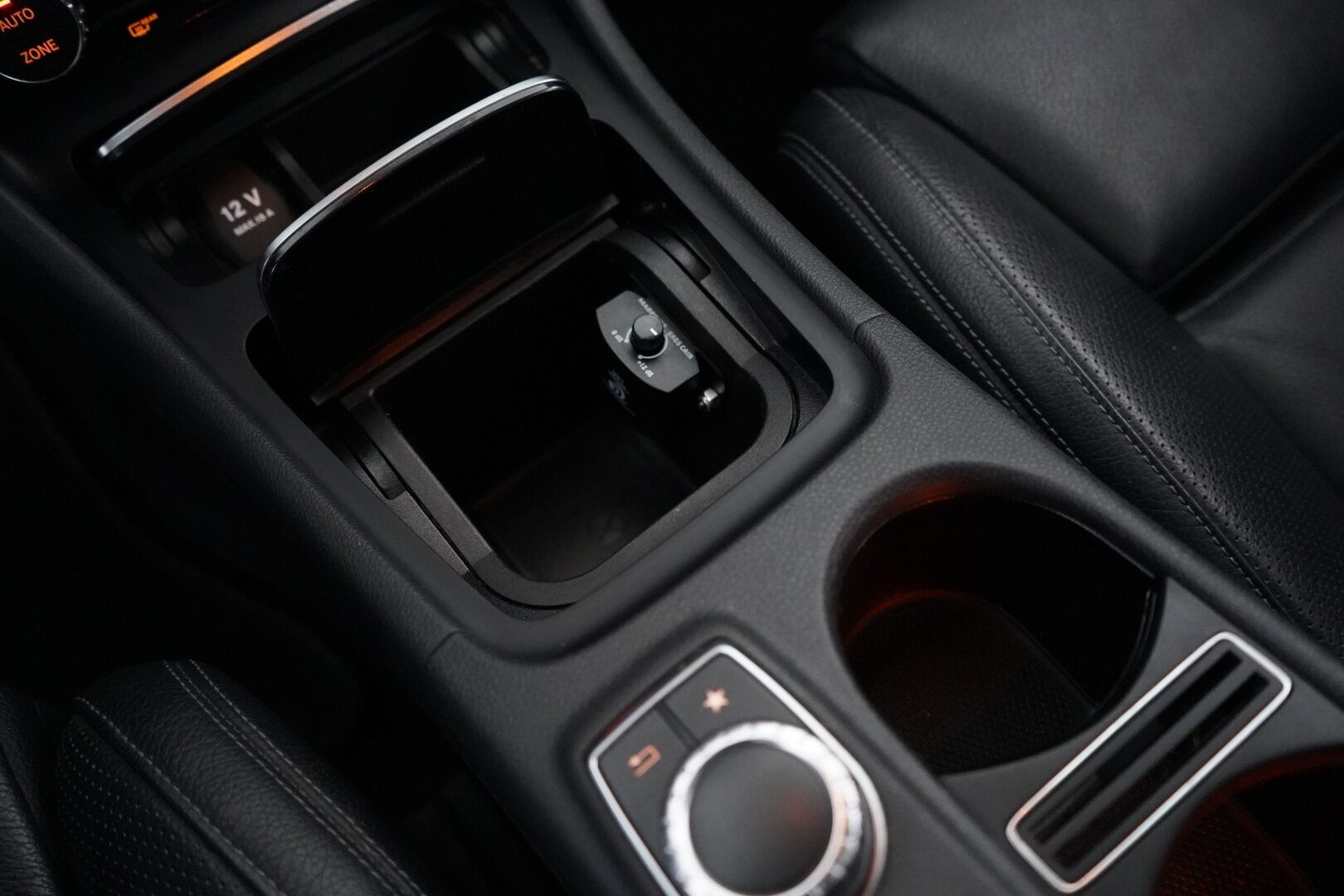 Mercedes-Benz CLA 2016 250 4Matic A Shooting Brake Business AMG *Panorama / Webasto  / Äänentoisto / Nahat / Muistipenkit / Kamera* - Säntilliset huollot / Kahdet renkaat AMG vantein