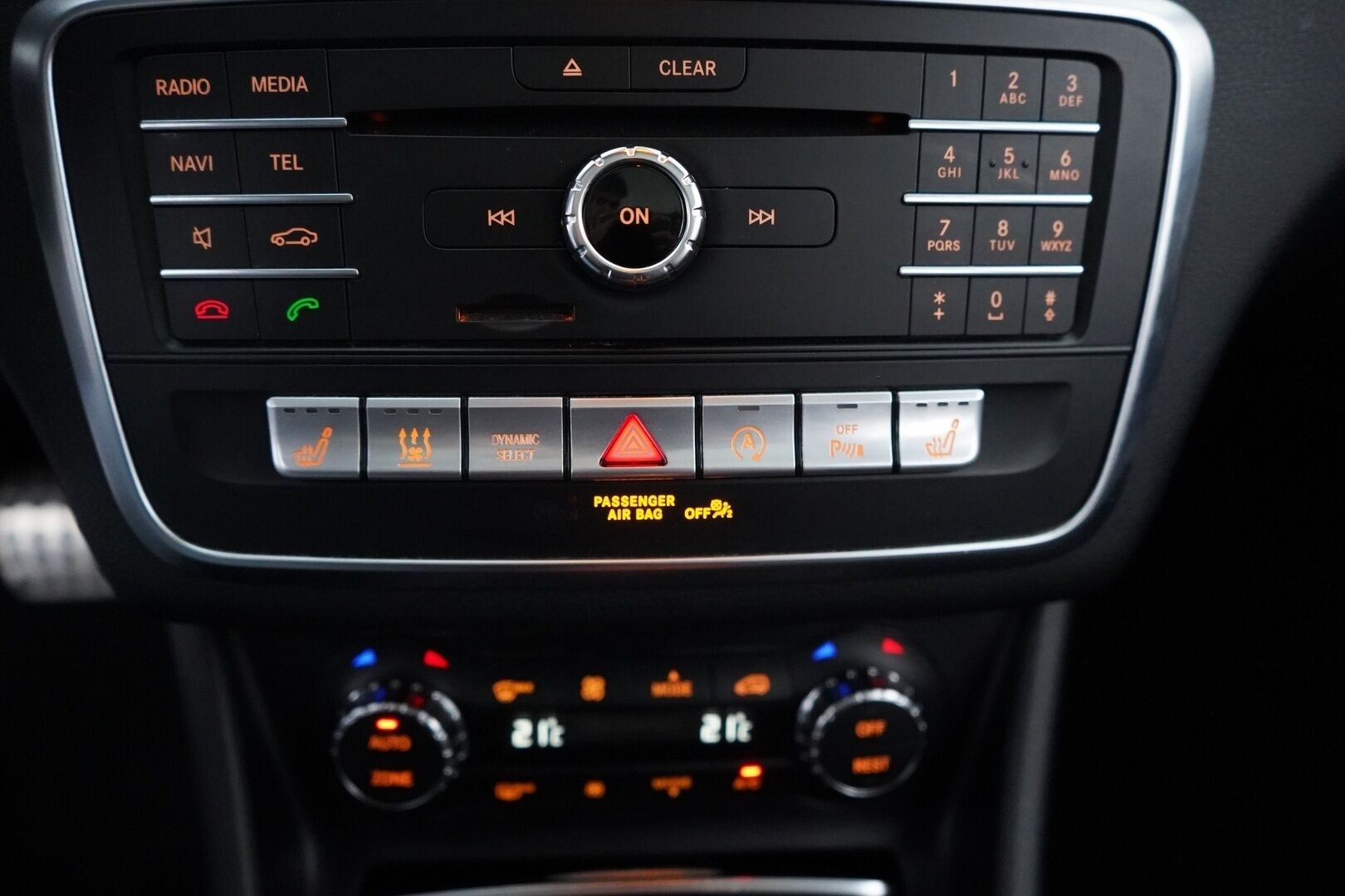 Mercedes-Benz CLA 2017 250 4Matic A Shooting Brake Business AMG *Panorama / Webasto  / Äänentoisto / Nahat / Muistipenkit / Kamera* - Säntilliset huollot / Kahdet renkaat AMG vantein